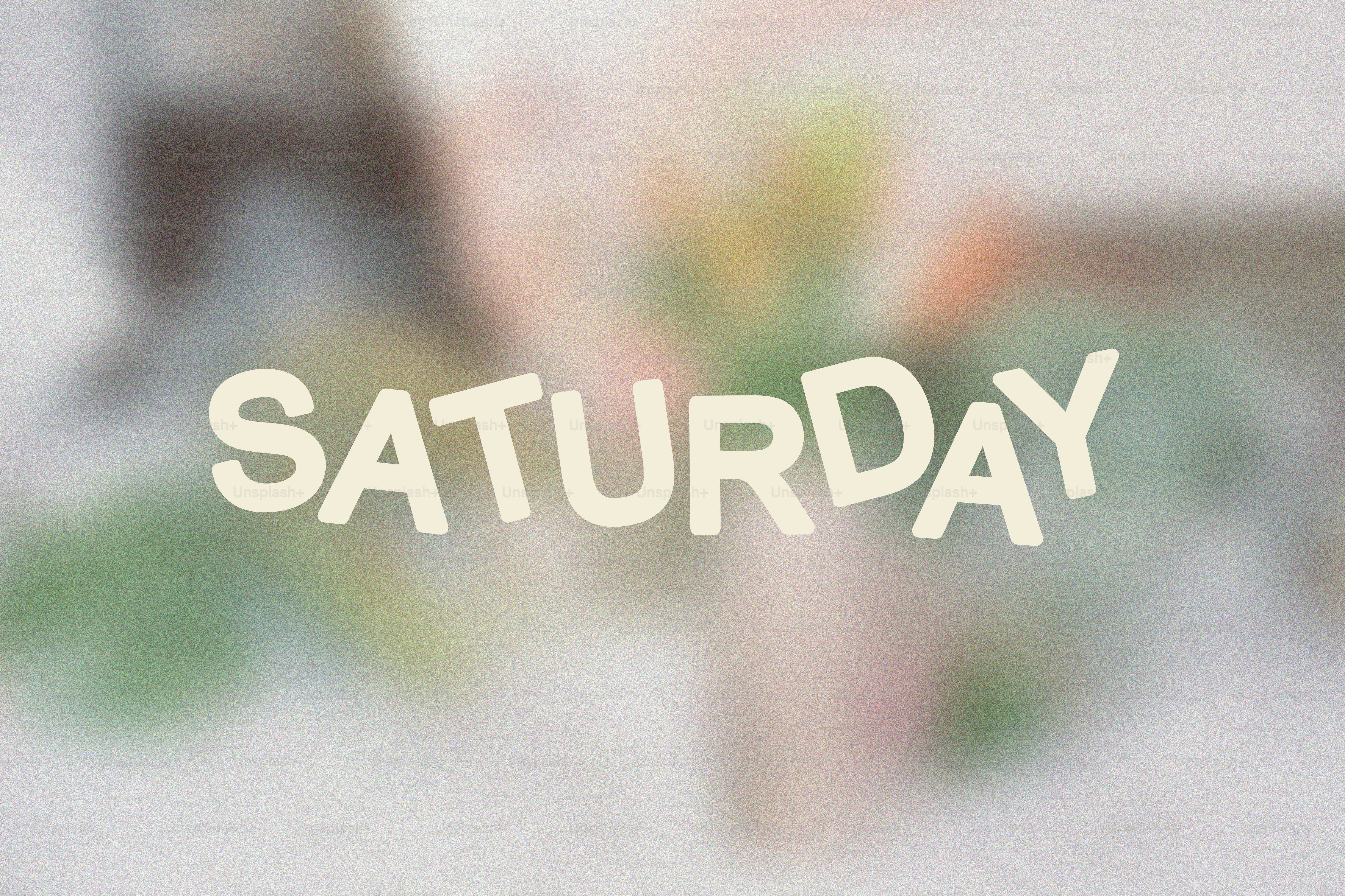 La palabra sábado está escrita sobre un fondo borroso