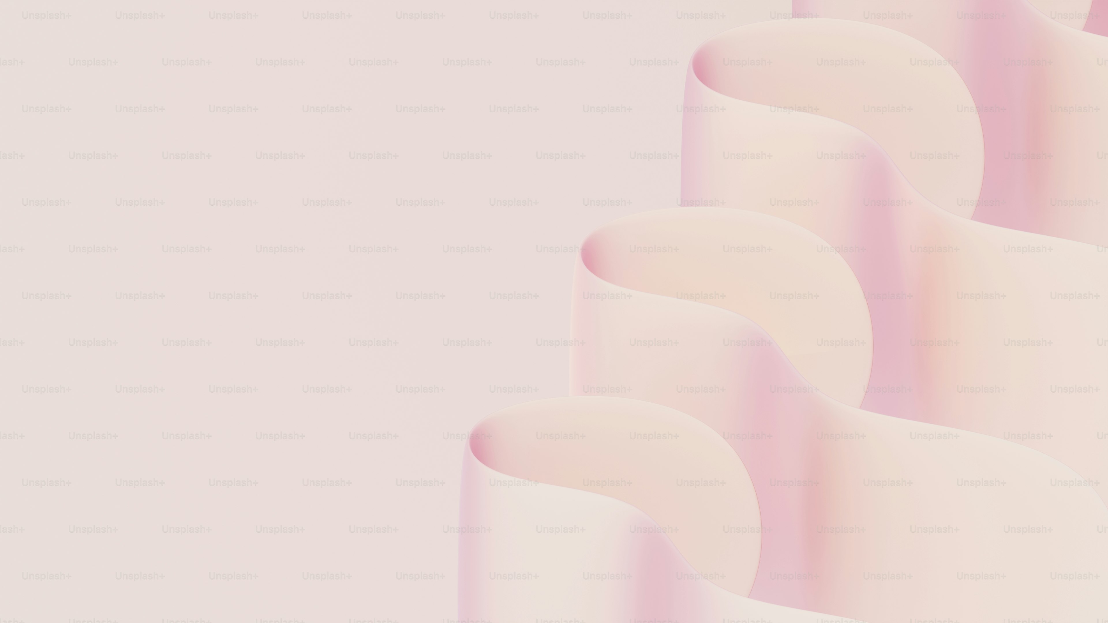 柔らかなピンクの抽象的な波が明るい背景に広がる