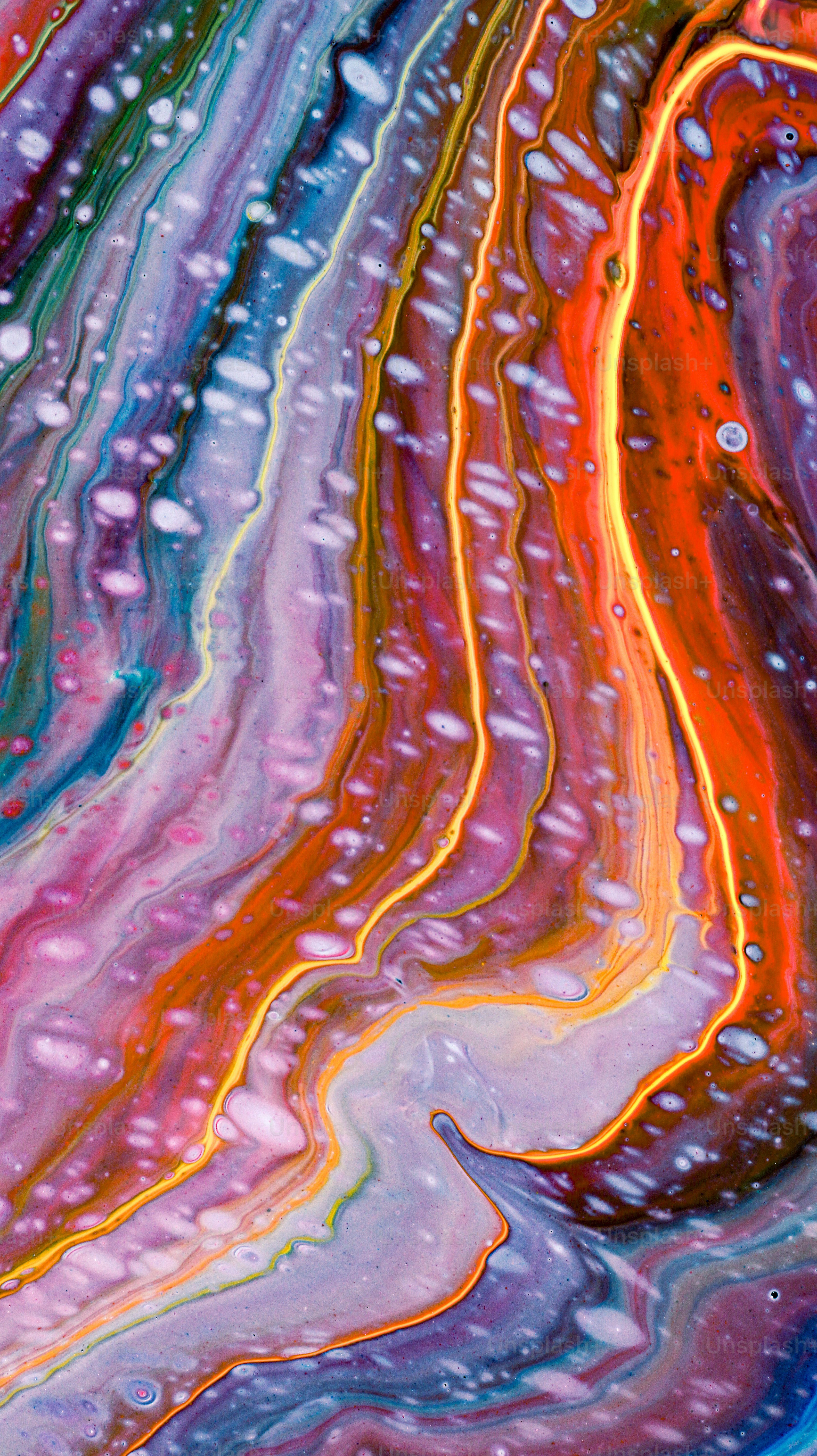 Arte astratta e colorata e fluida con motivi vorticosi