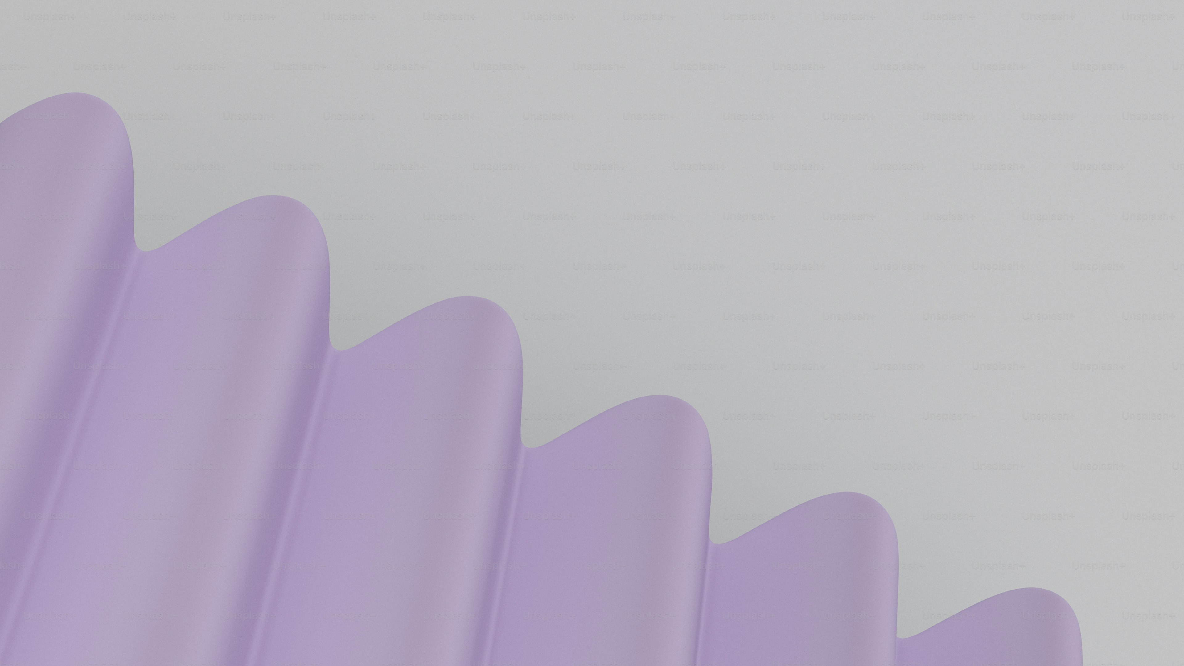 De douces vagues violettes sur un fond gris clair