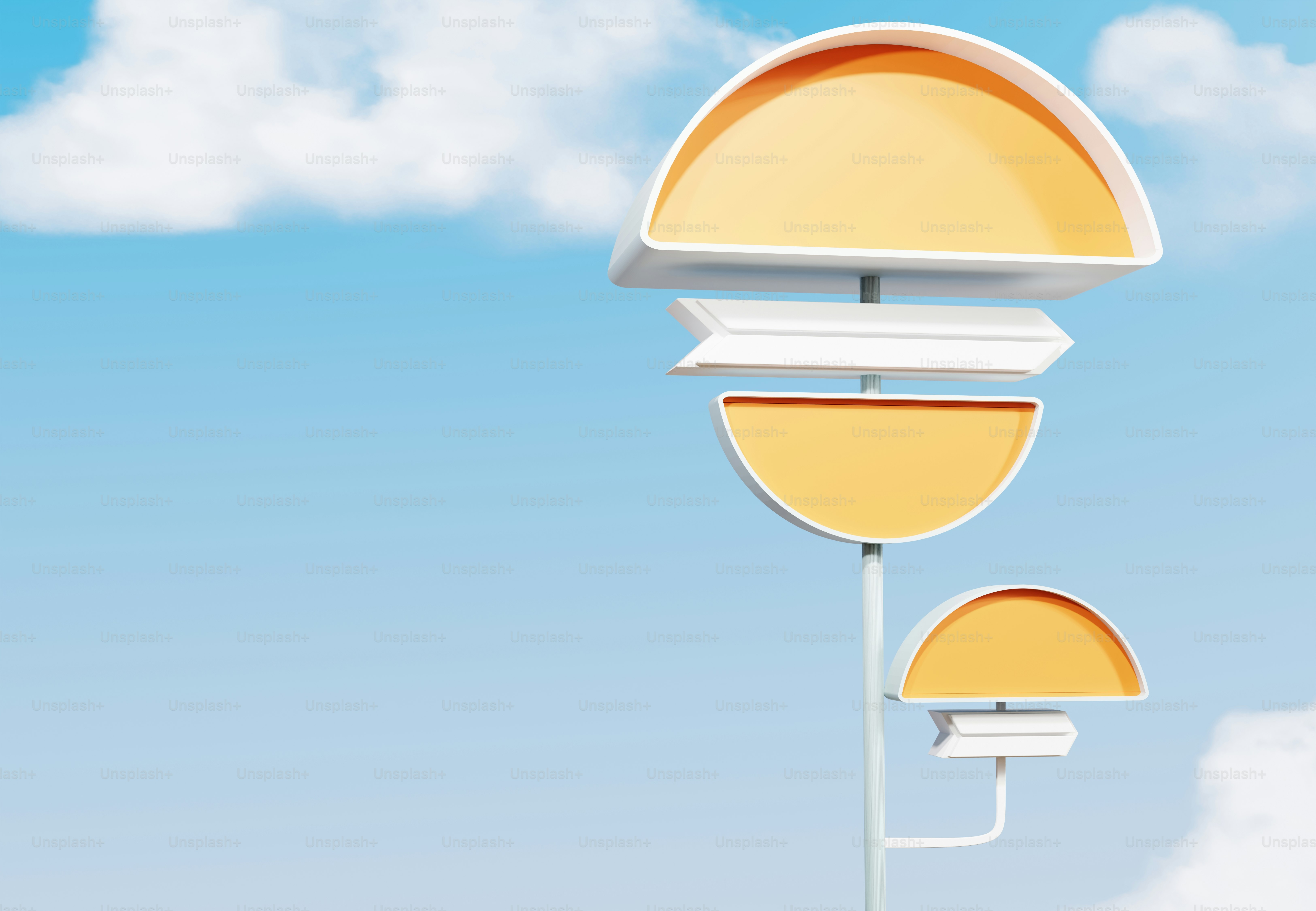 青空を背景に二つのオレンジ色の看板