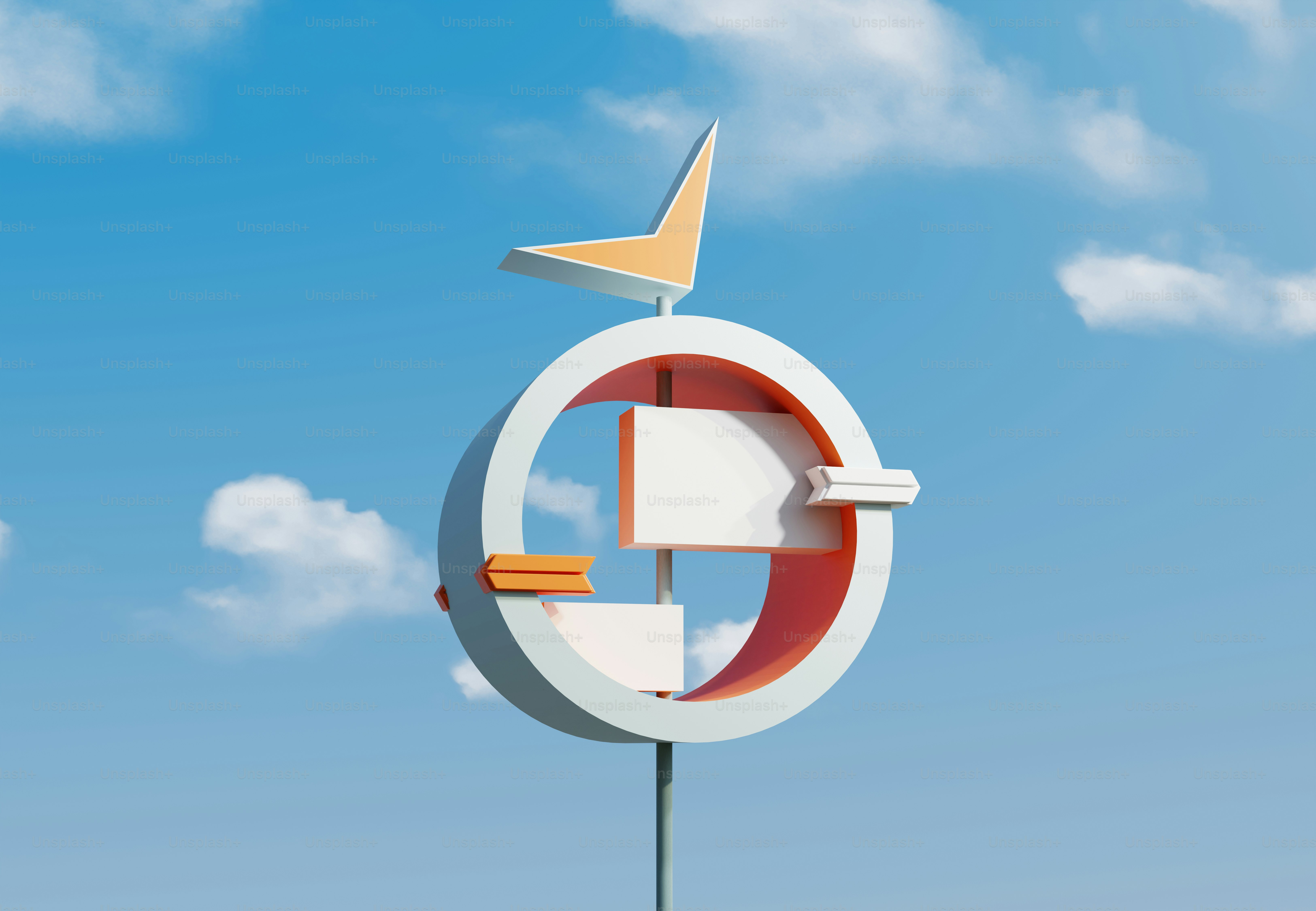 青空を背景にしたレトロな道路標識