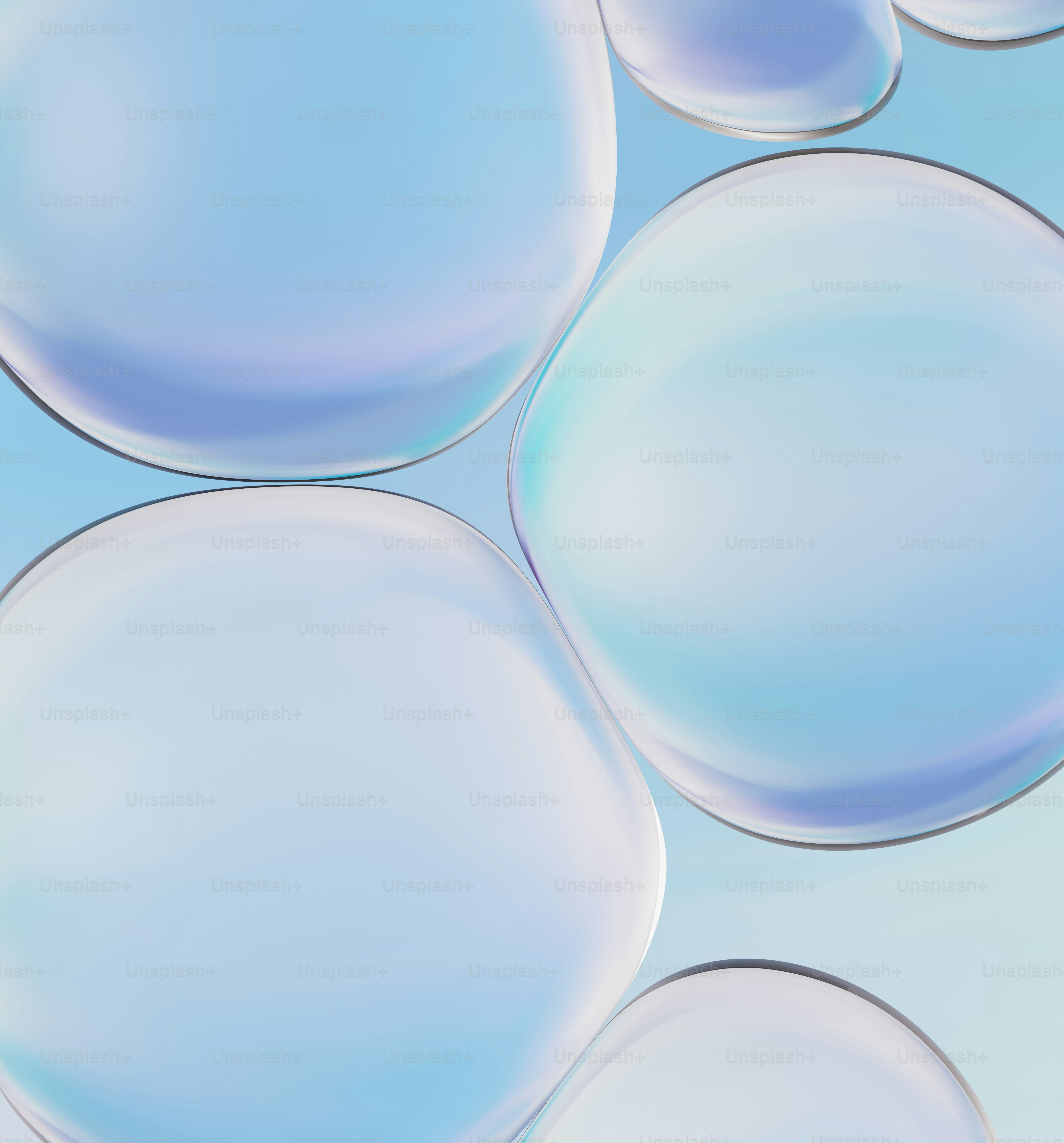 Close-up gelembung tembus pandang dengan latar belakang biru muda