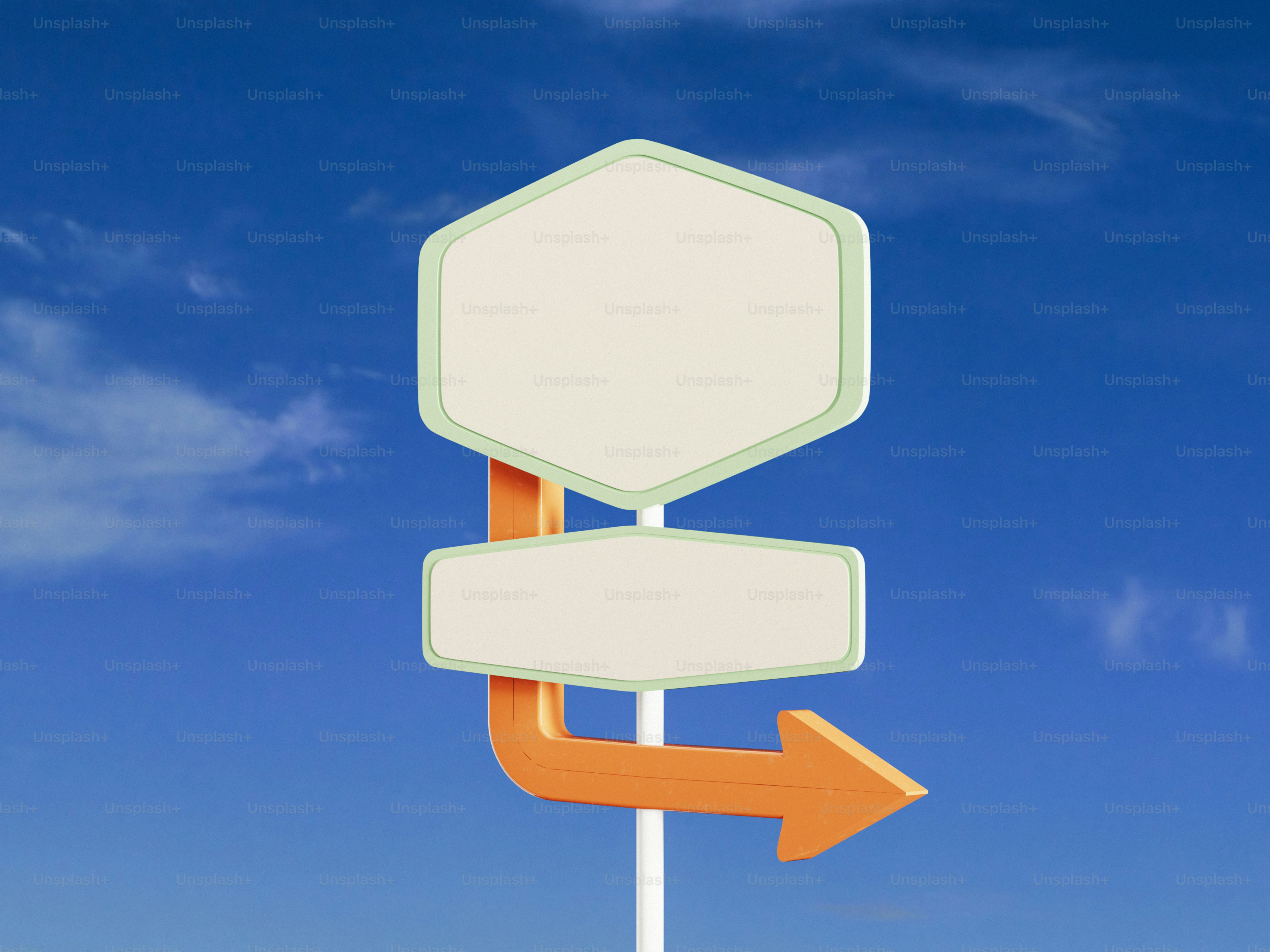 Leeres Retro-Schild mit orangefarbenem Pfeil vor blauem Himmel