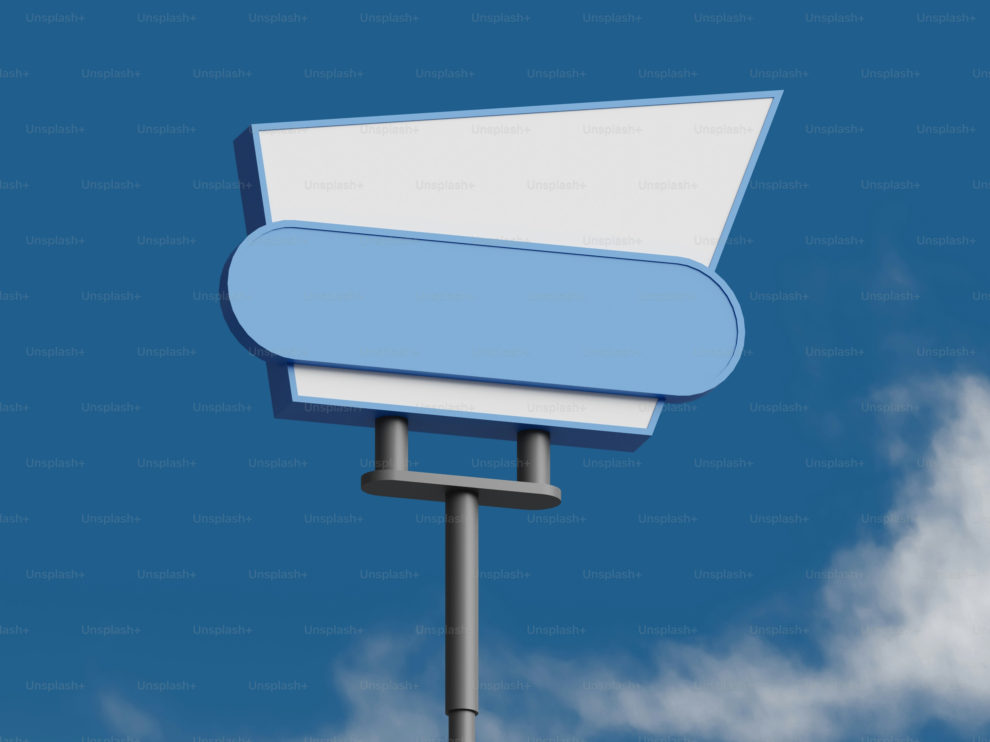 Uma placa em branco contra um céu azul