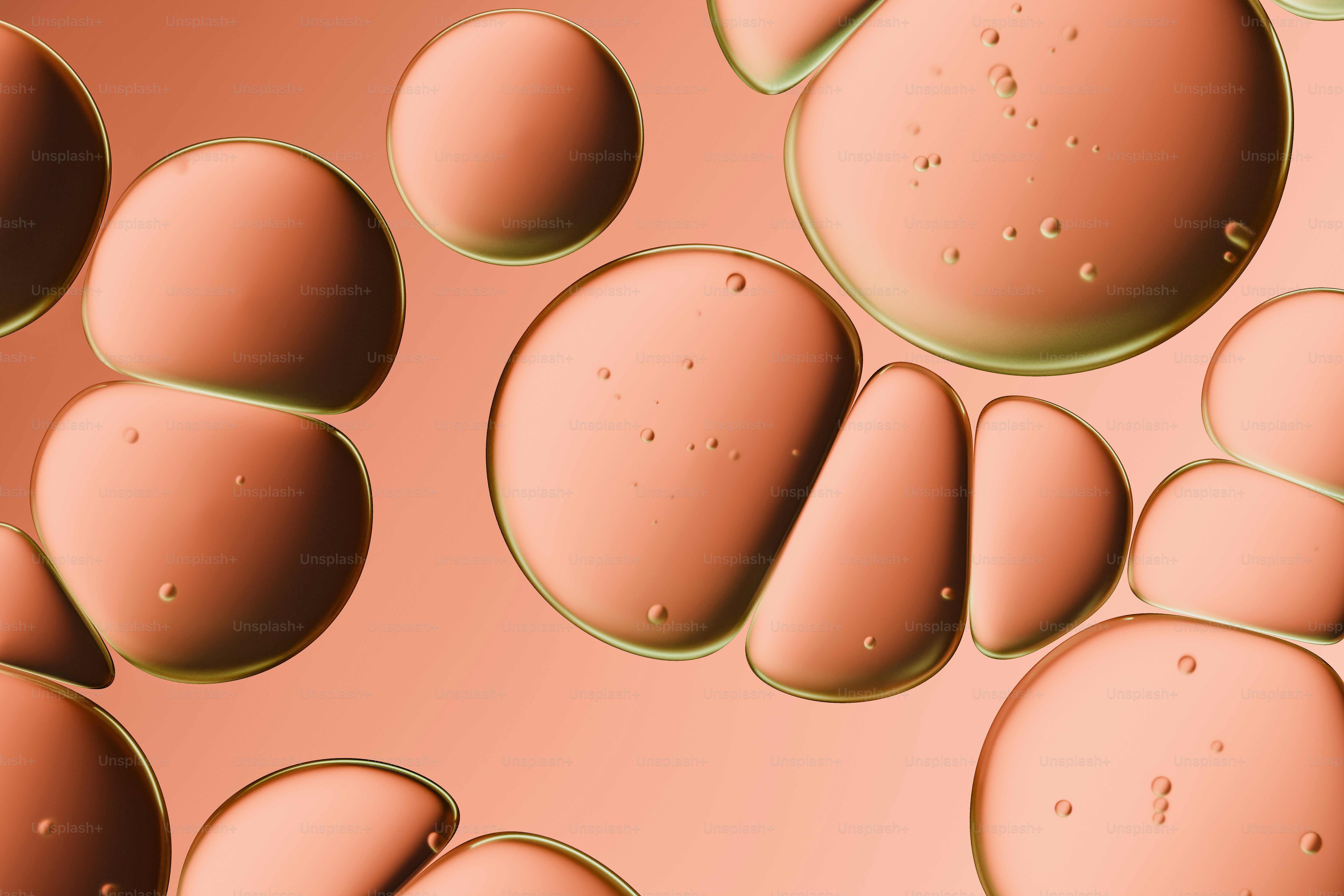 Gros plan de bulles et sphères rosé-orangées.