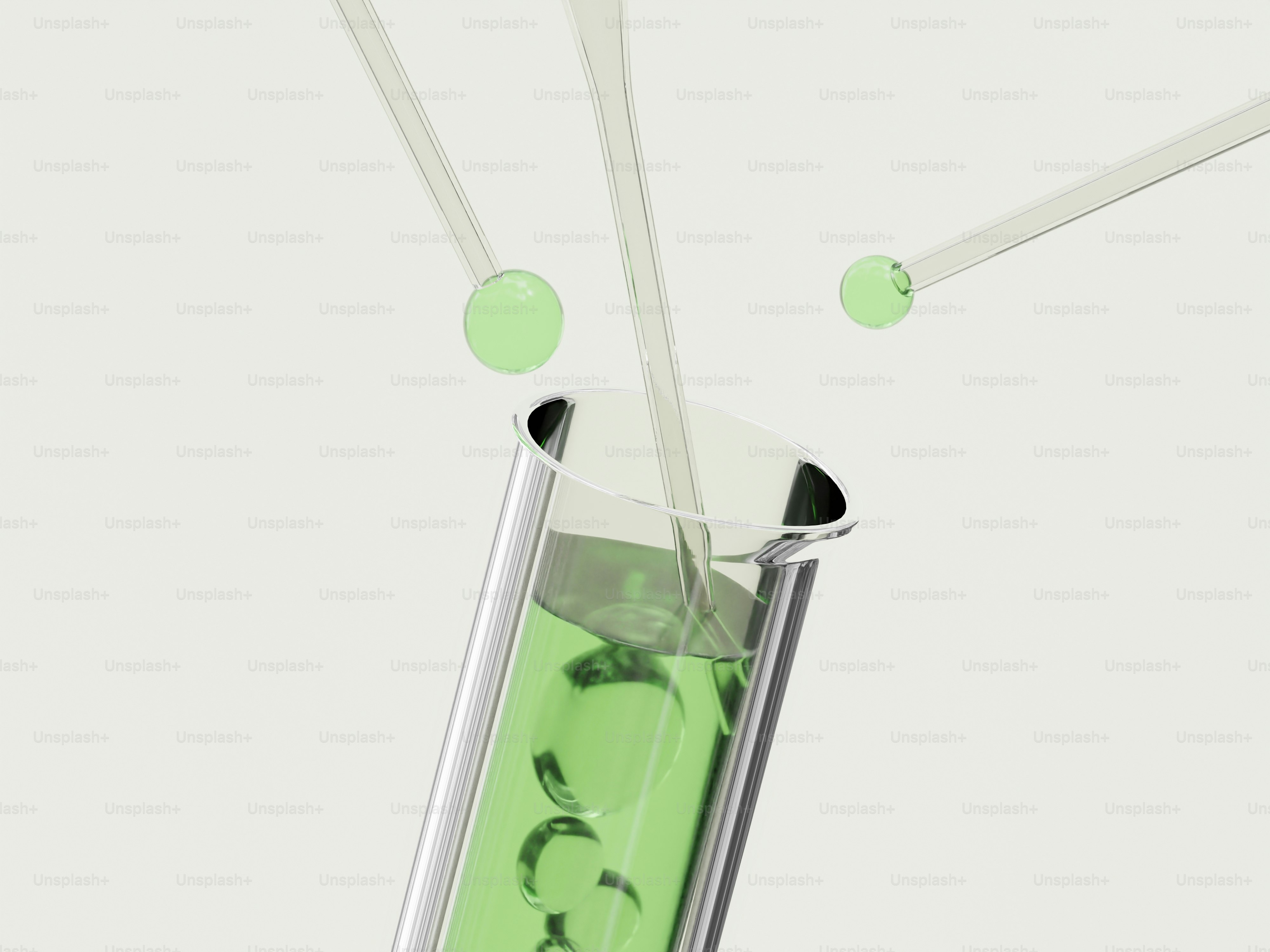 緑色の液体が試験管に注がれる