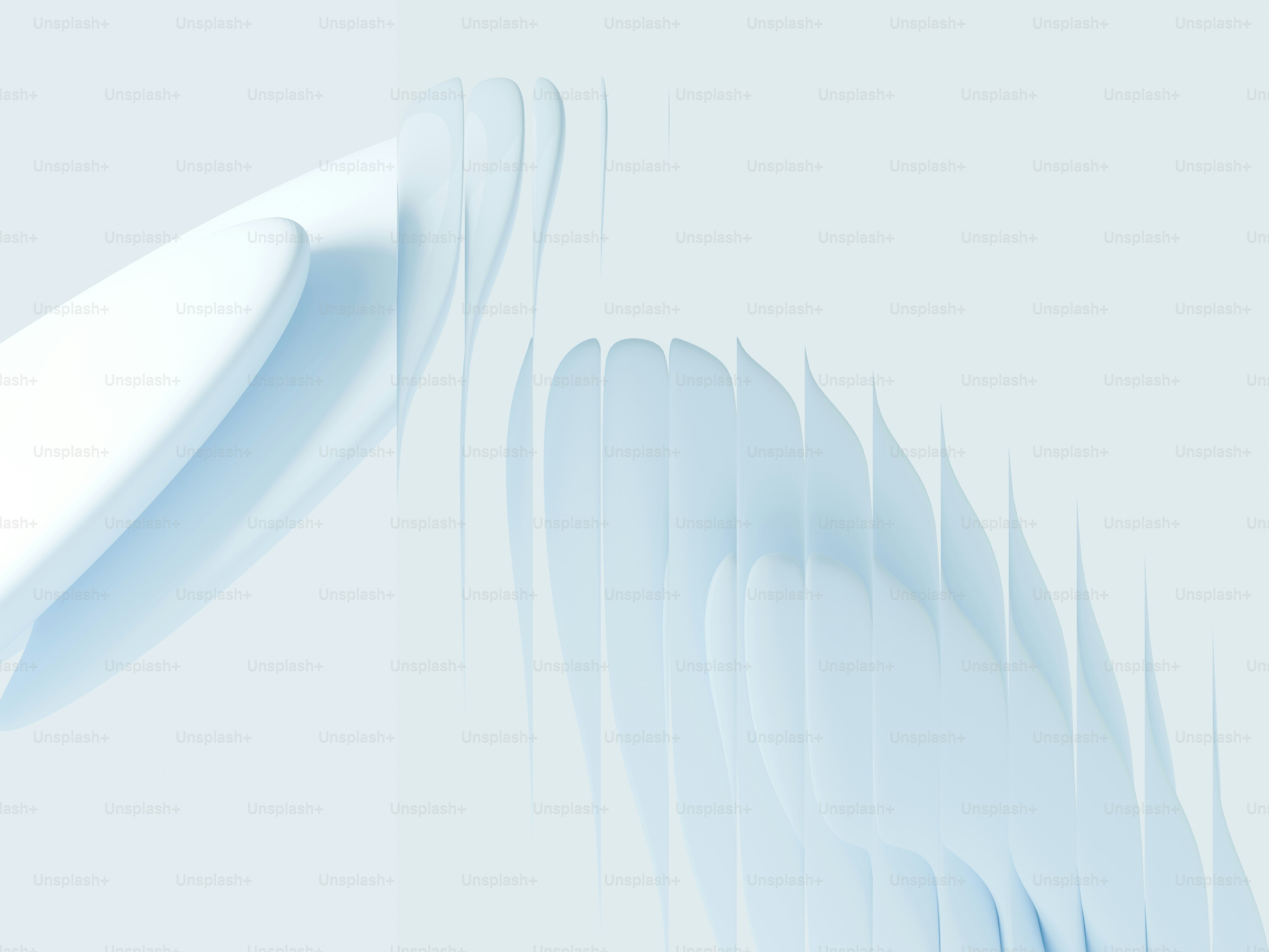 白い背景に抽象的な淡い青色の有機的形状