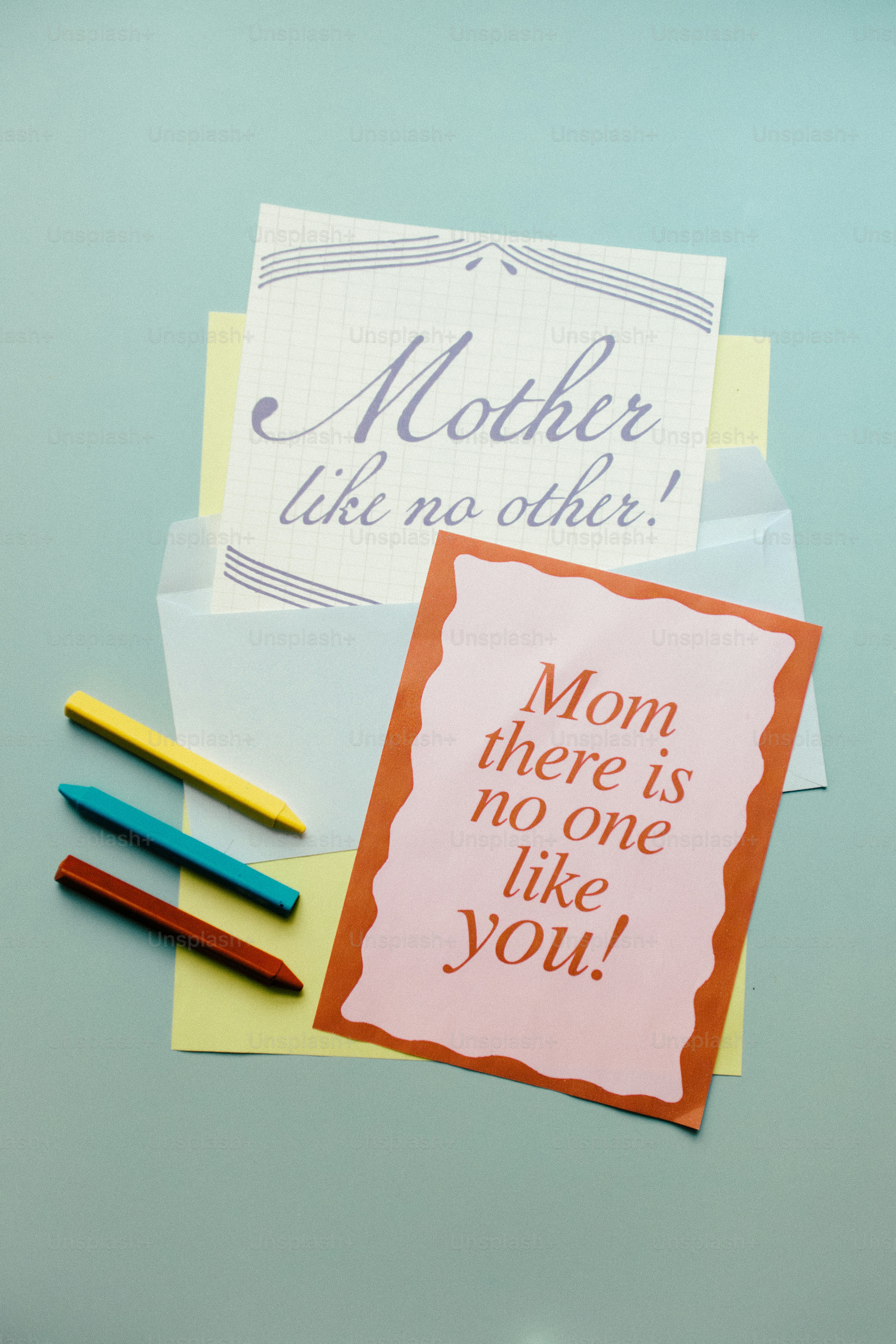 Biglietti per la mamma con pastelli sopra