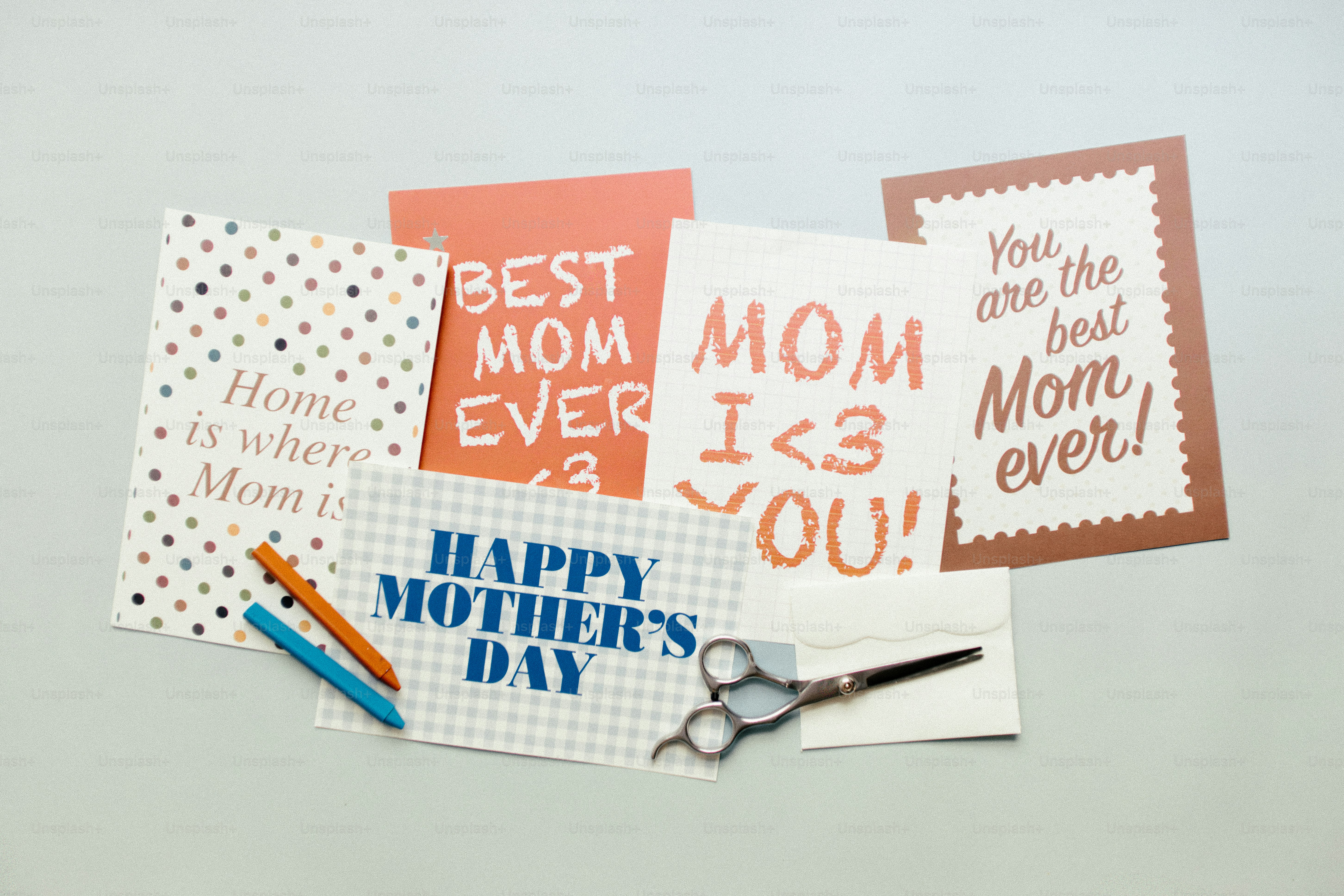 Biglietti per la Festa della Mamma con materiali per il hobby