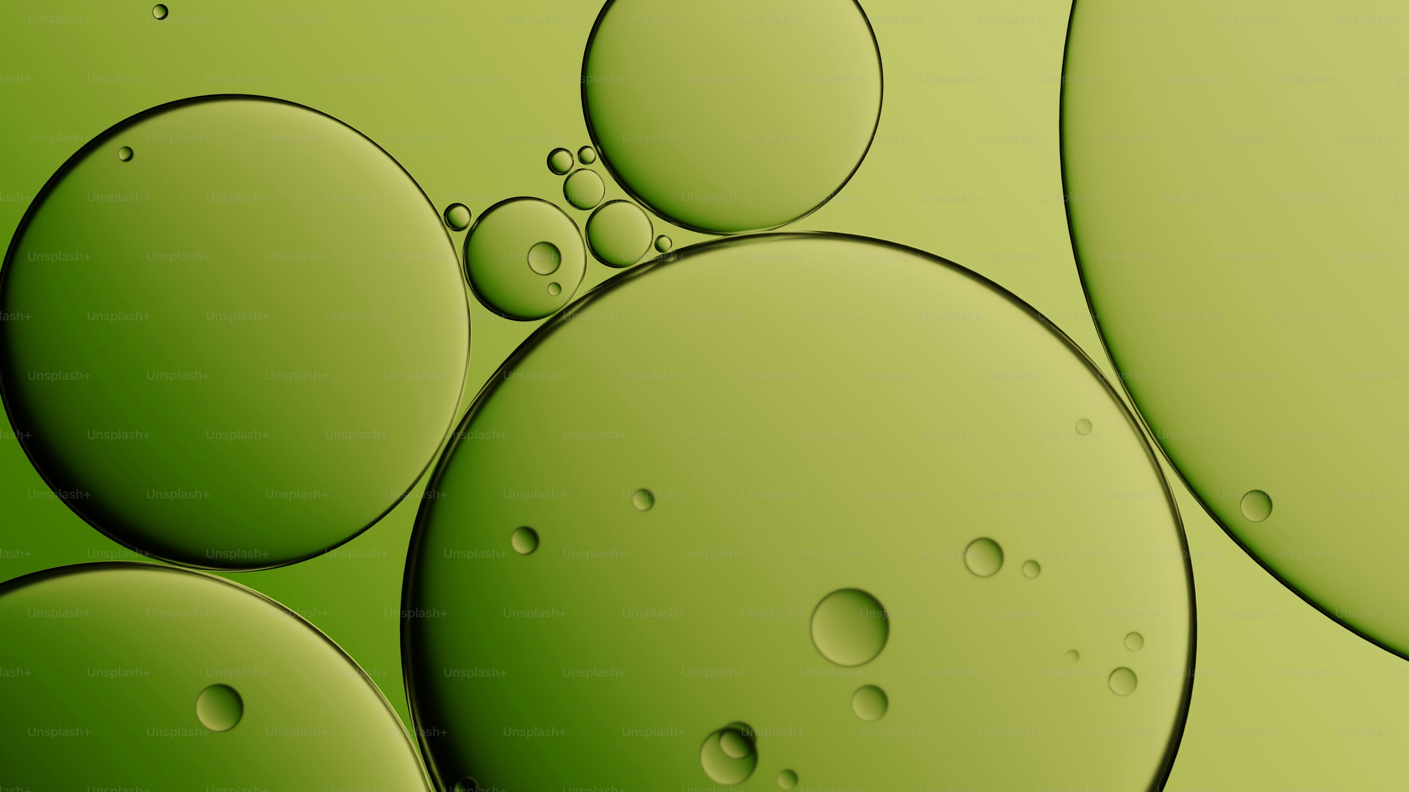 Abstrakte grüne Kreise mit kleinen Blasen