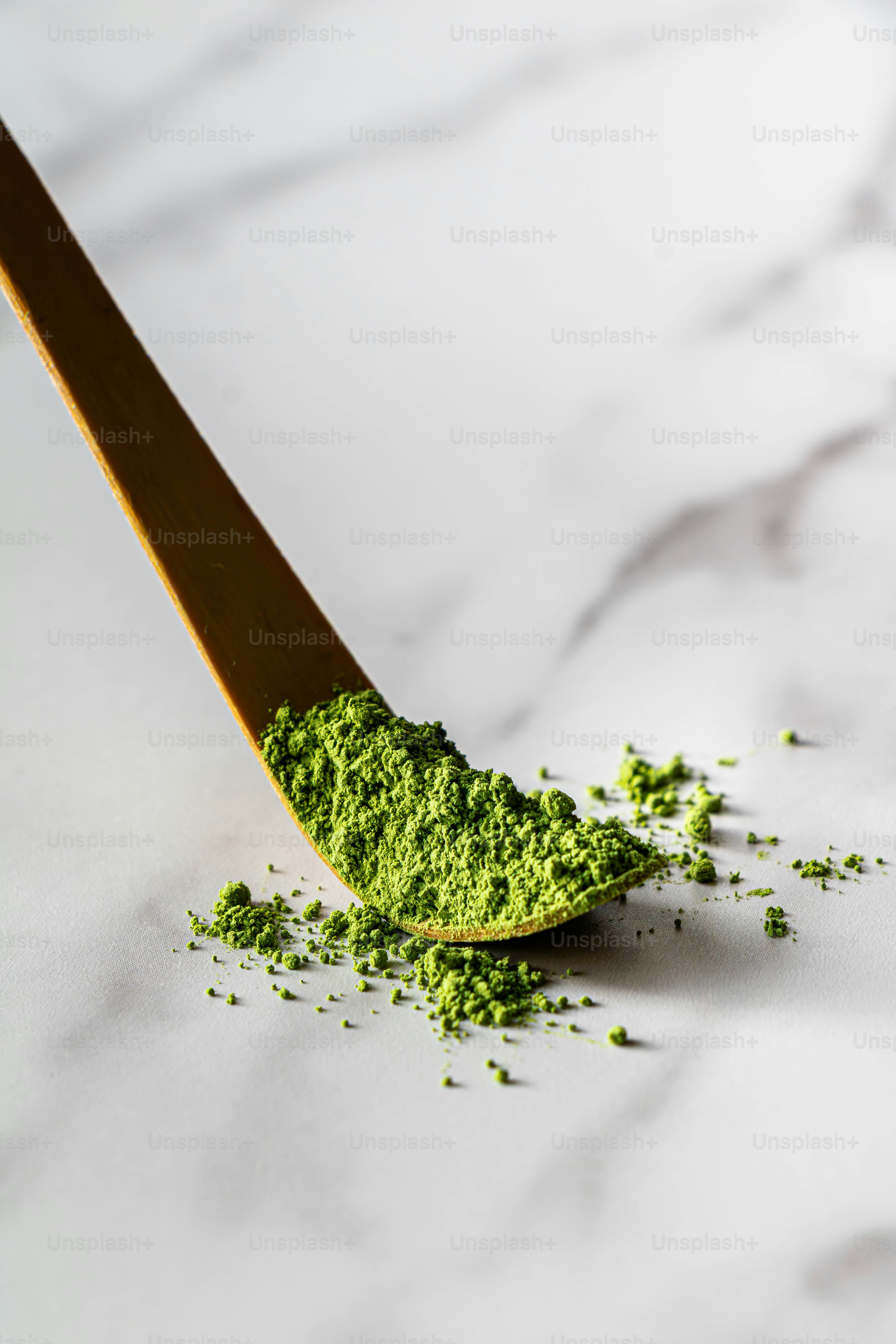 Bowl of whisked matcha green tea with powder and powder photo ...
