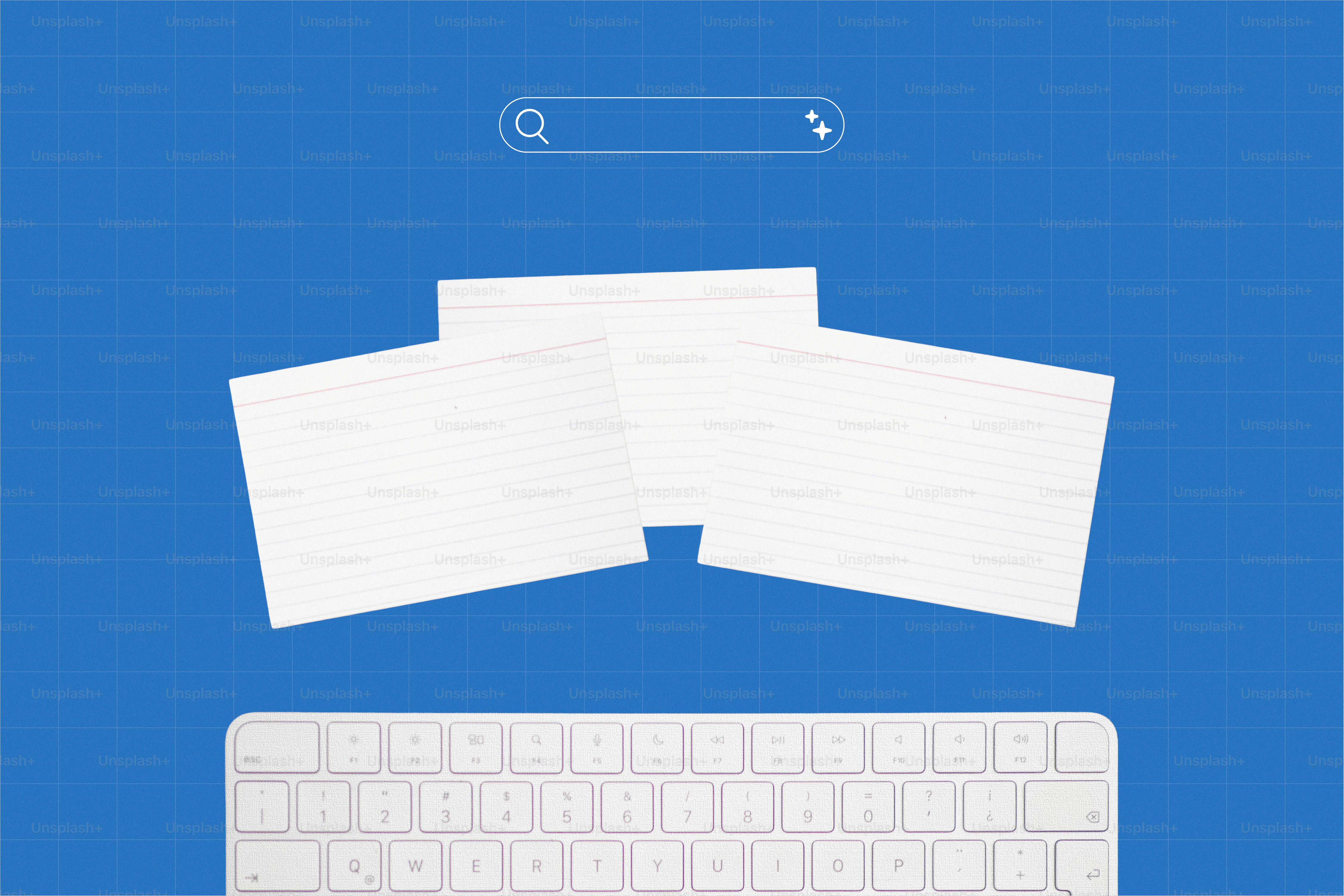 Kertas putih dan keyboard dengan latar belakang biru