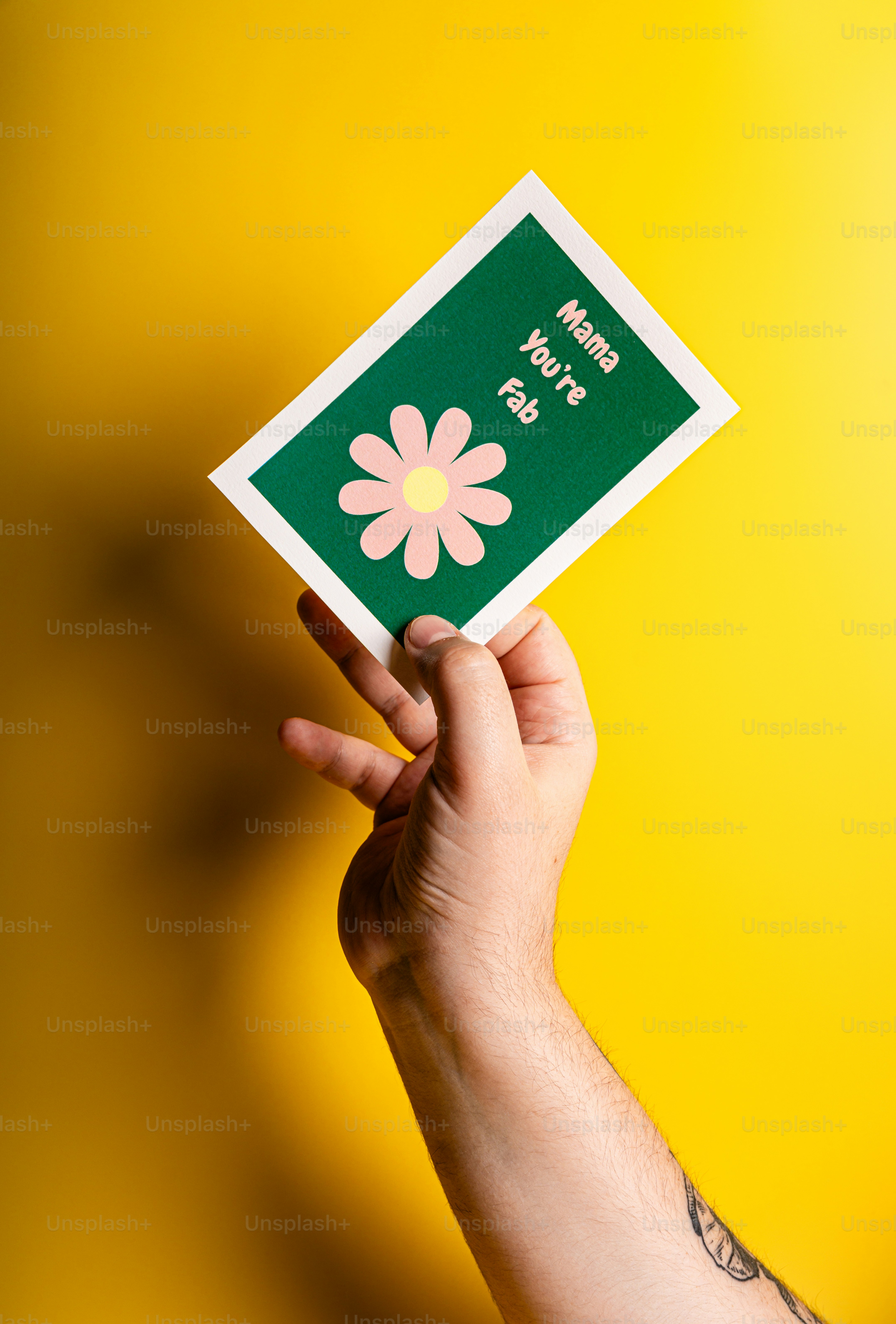 Hand holding a card that says "mama you're fab"