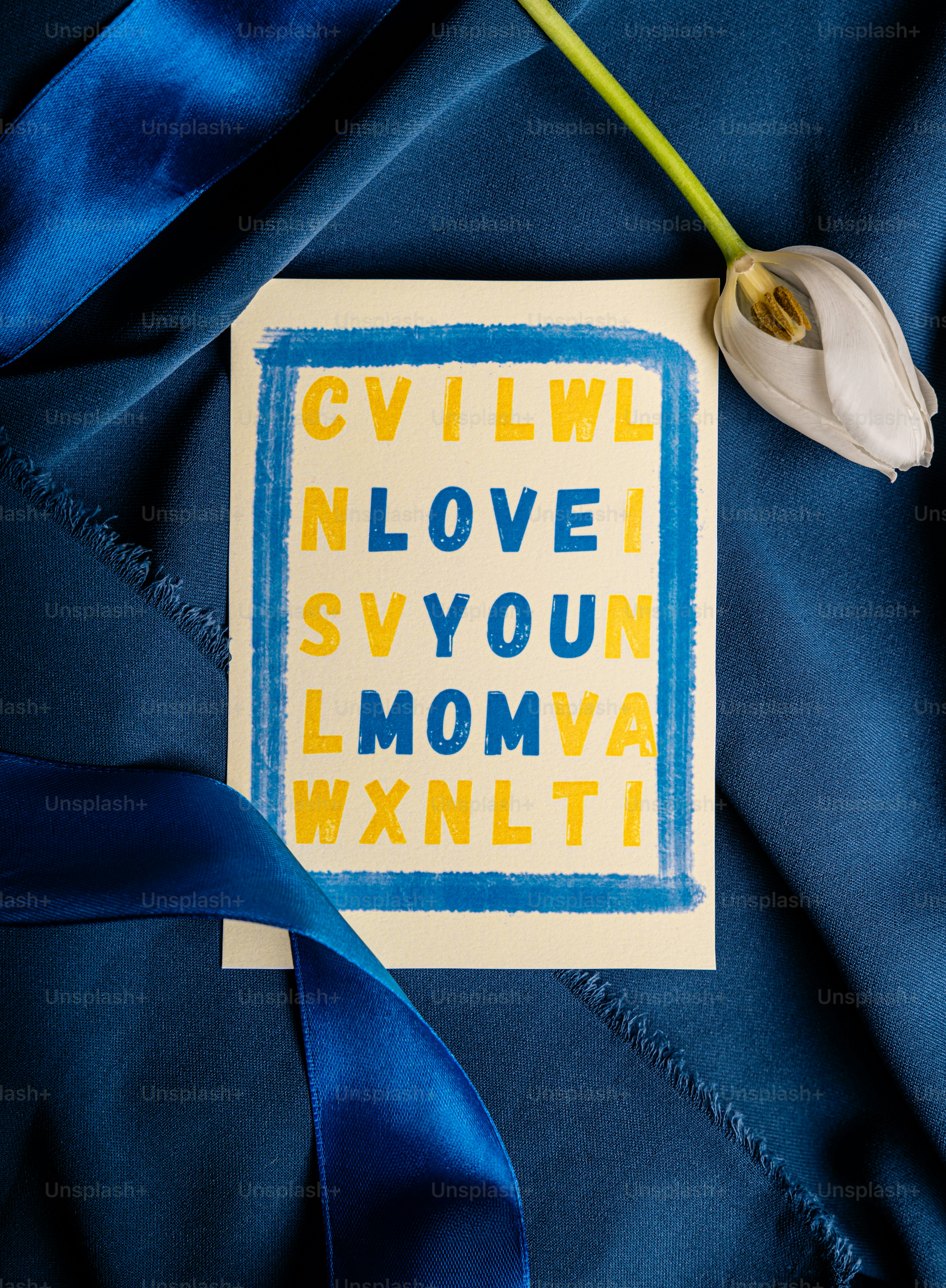 Card with "i love you mom" message on blue fabric