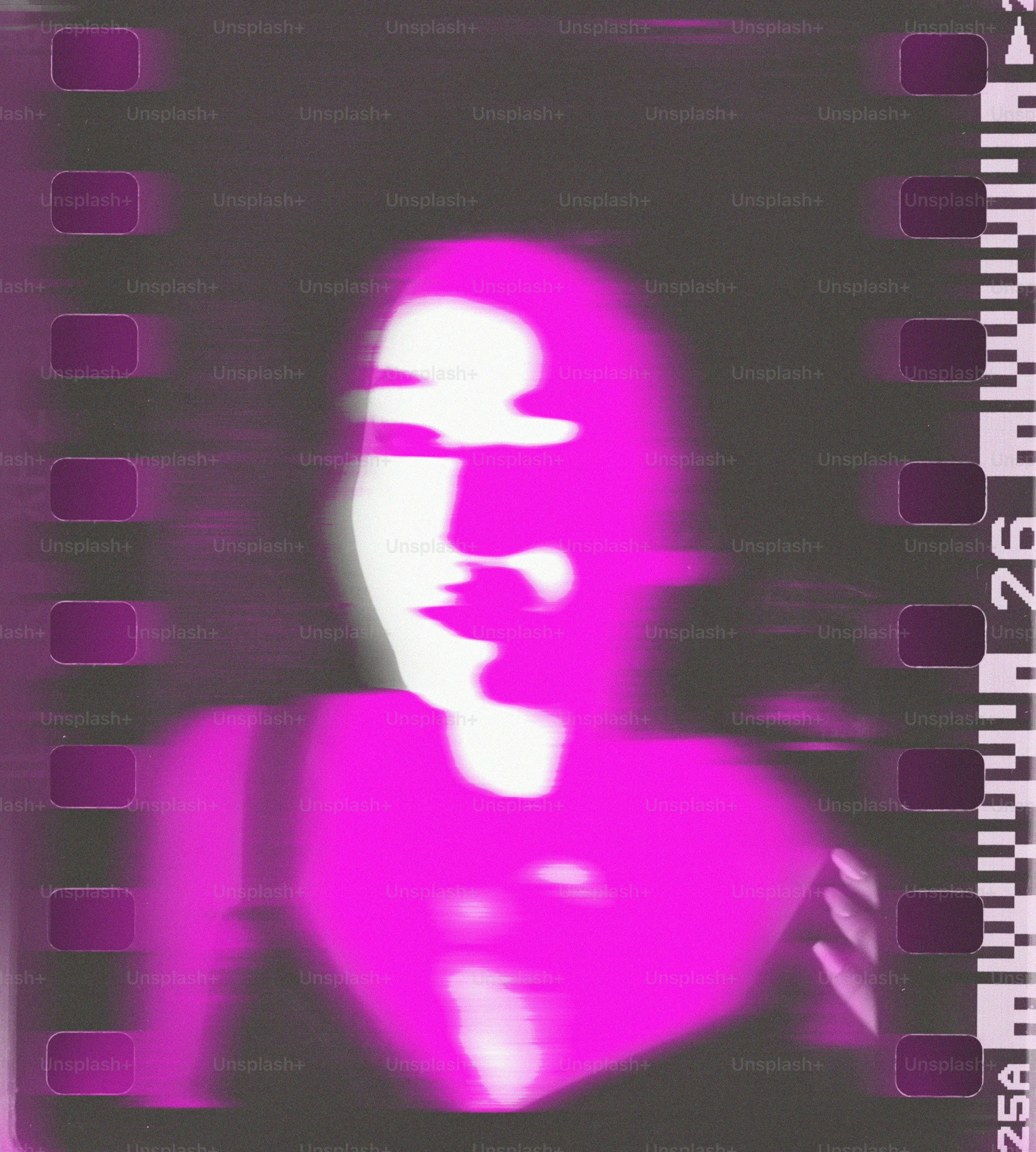 Figura borrosa con reflejos rosa brillante y blanco