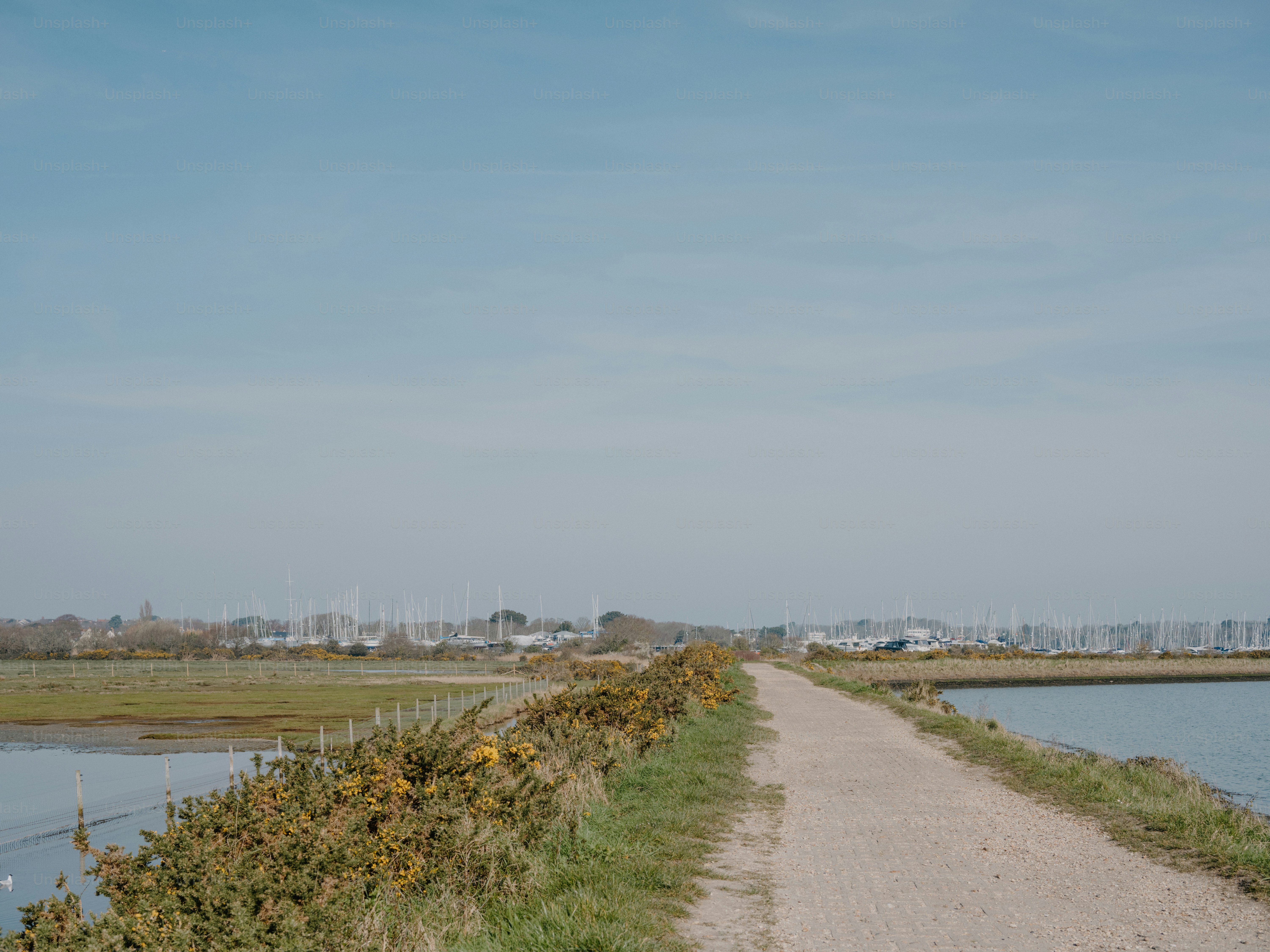 Calm ocean water with a distant horizon photo – Sea Image on Unsplash