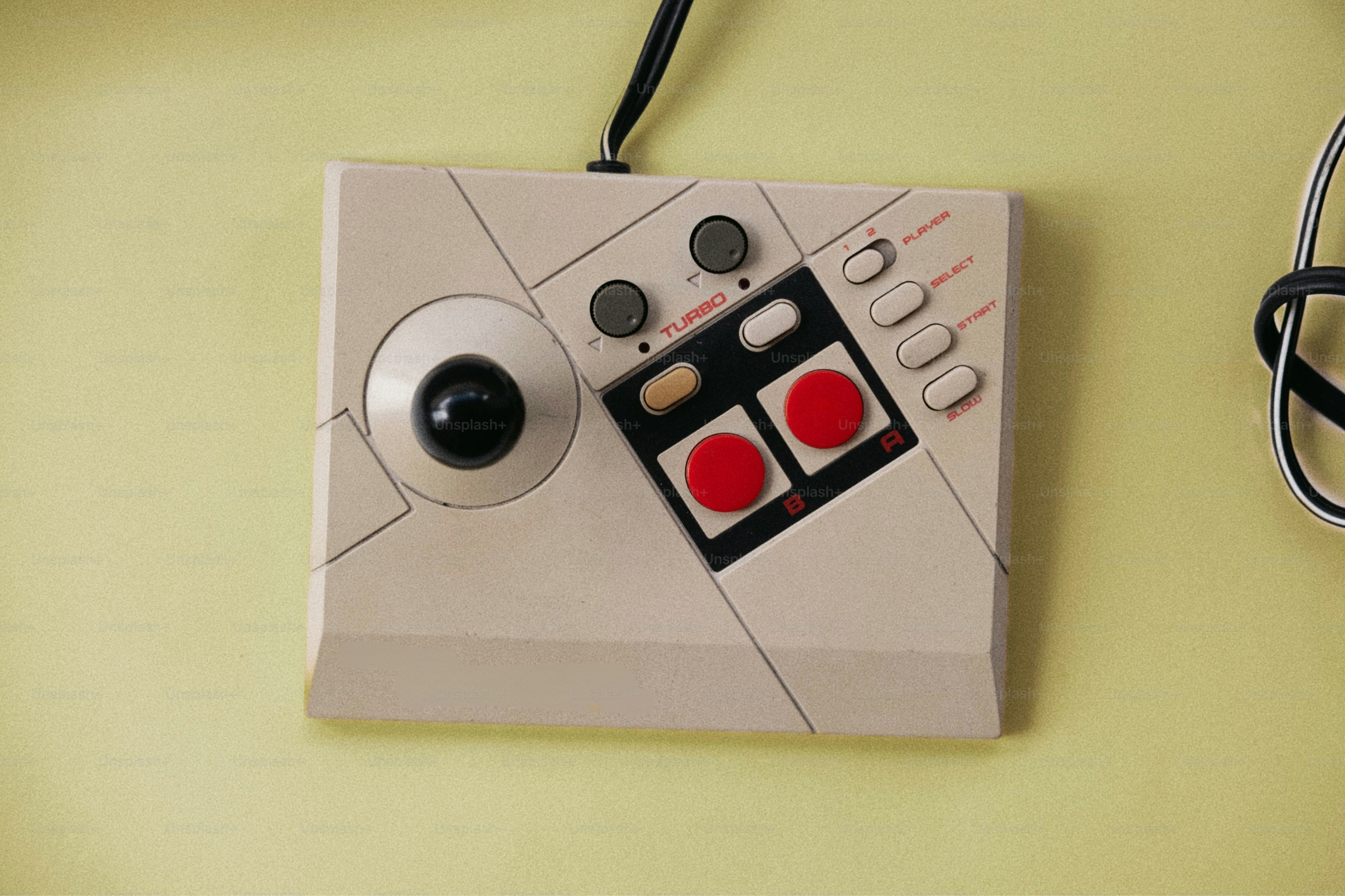 Pengontrol video game vintage dengan joystick