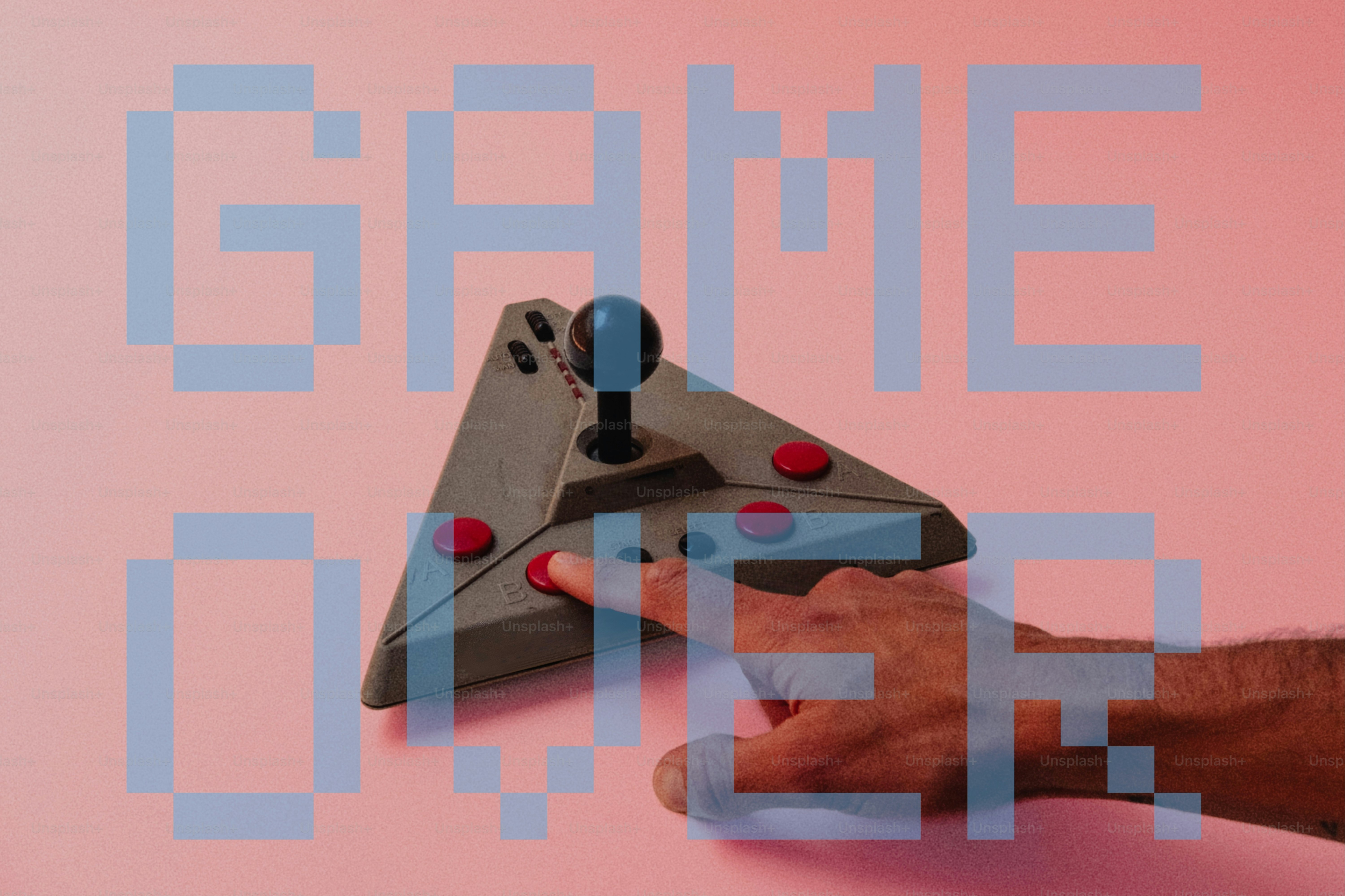 Tombol menekan tangan pada joystick dengan game over text