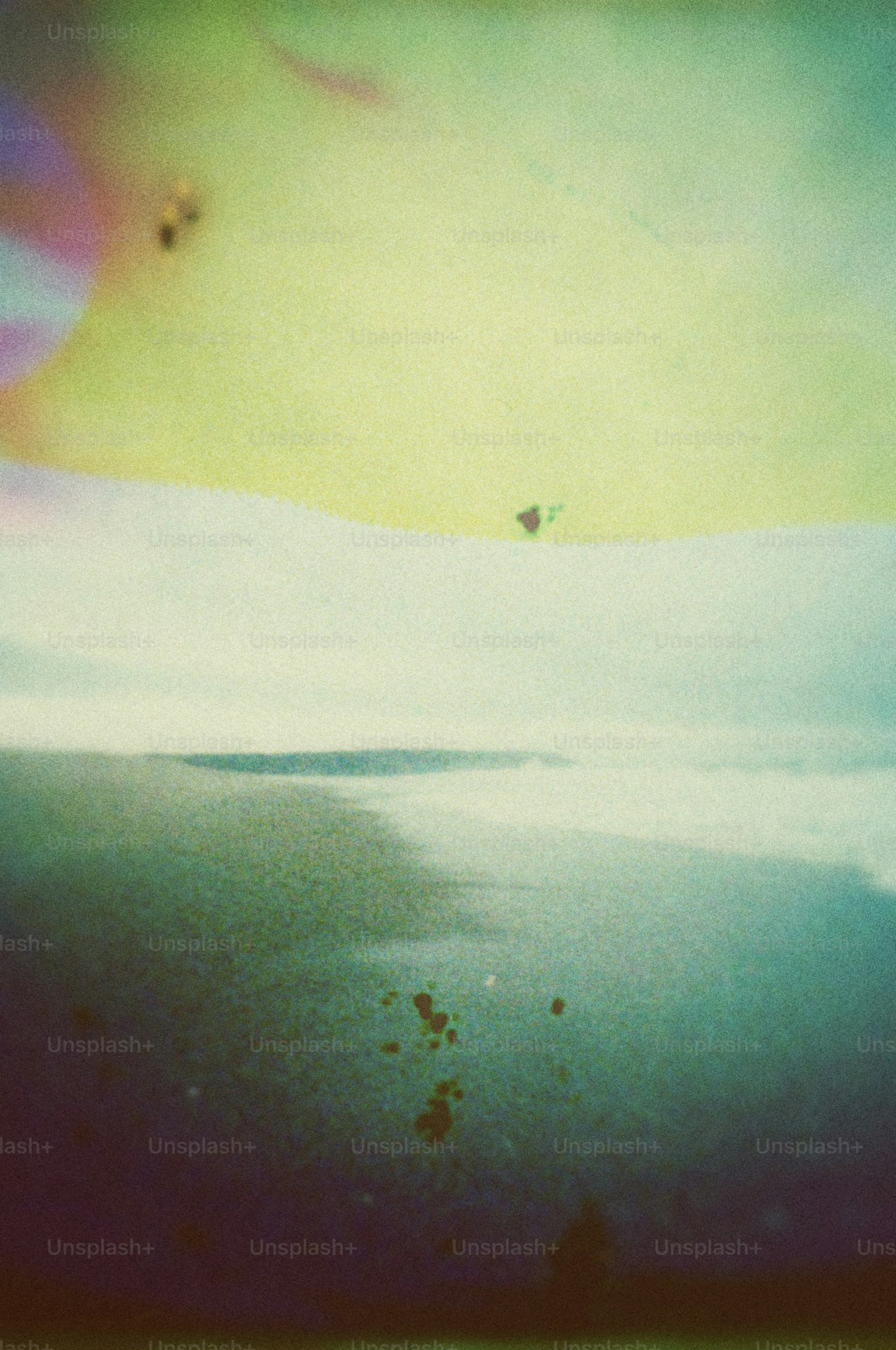 Abstrakte Strandszene mit farbenfrochem Vintage-Effekt