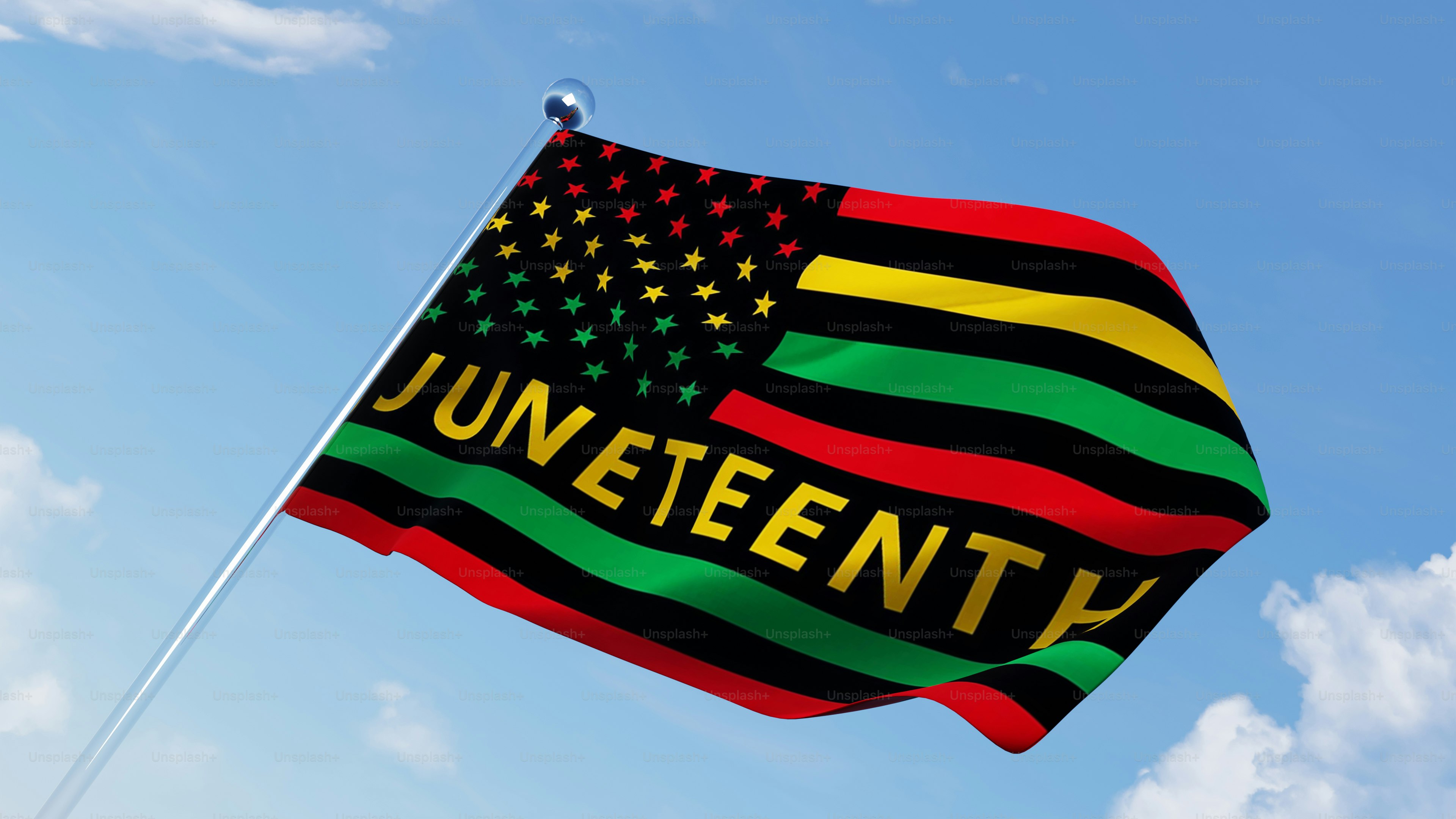 Drapeau du Juneteenth flottant sous un ciel bleu