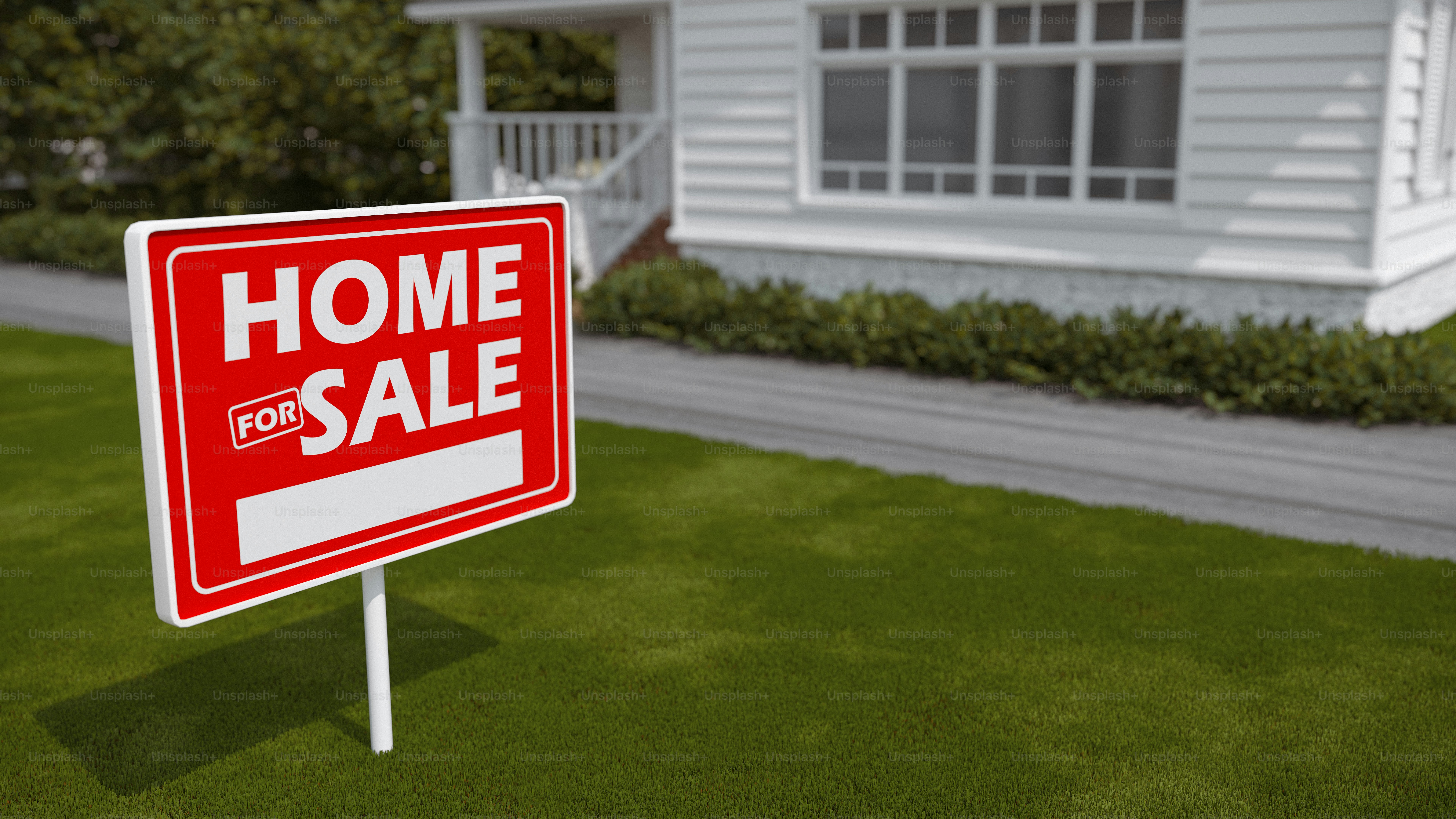 초록 잔디에 빨간색 '집 매물' 표지판.