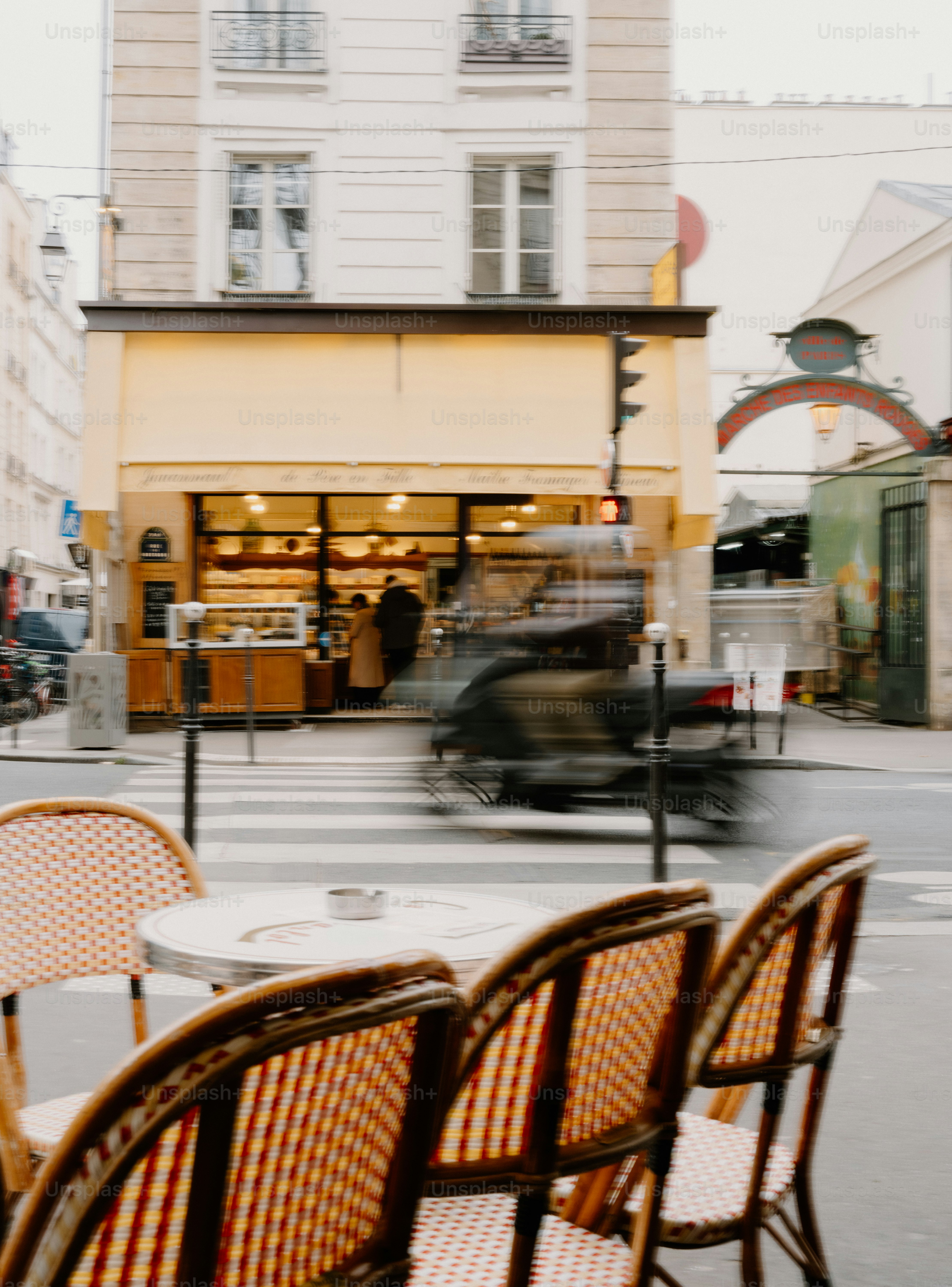 Outdoor cafe seating in front of a parisian bakery