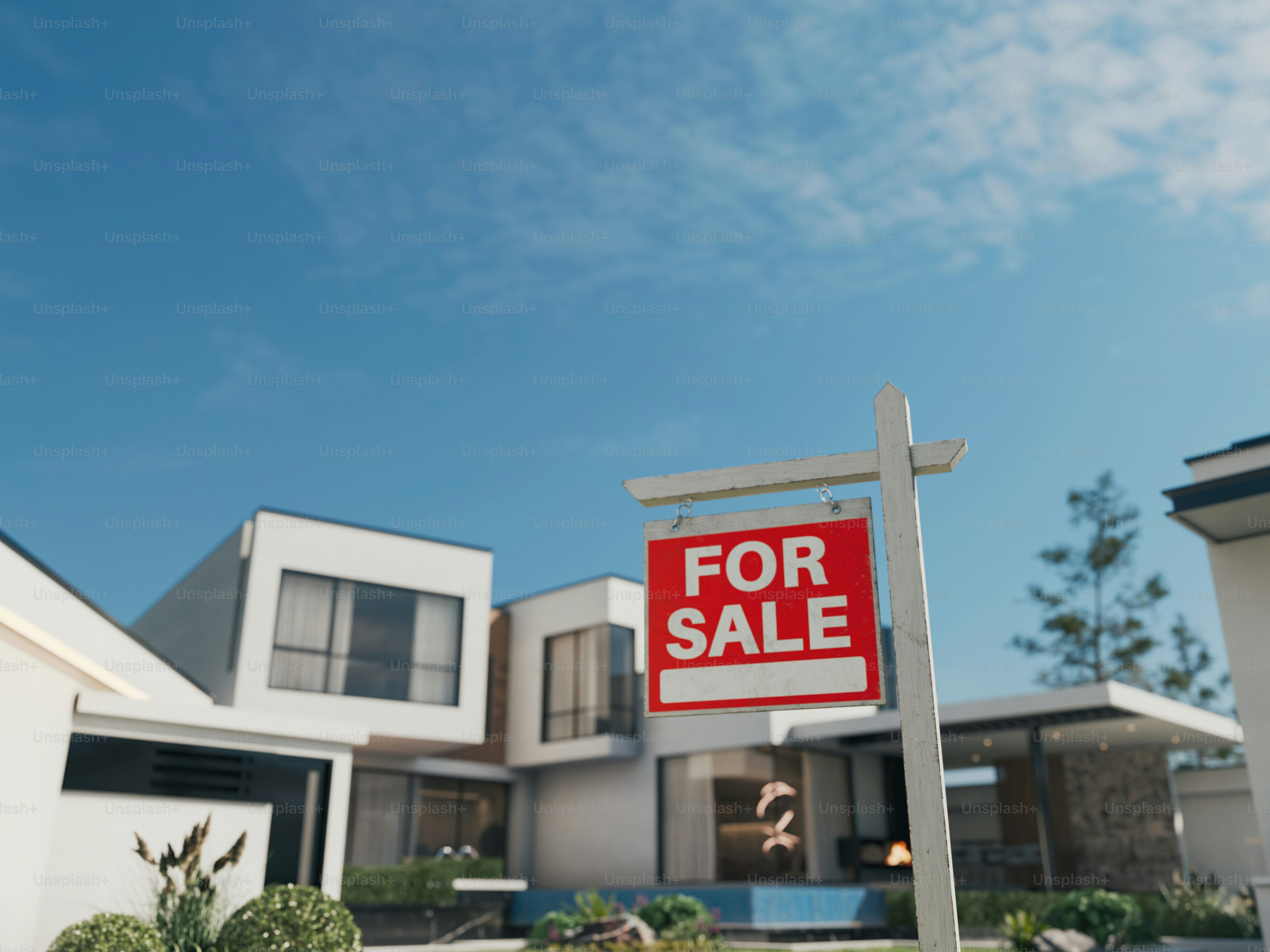 Rumah modern dengan tanda "untuk dijual"