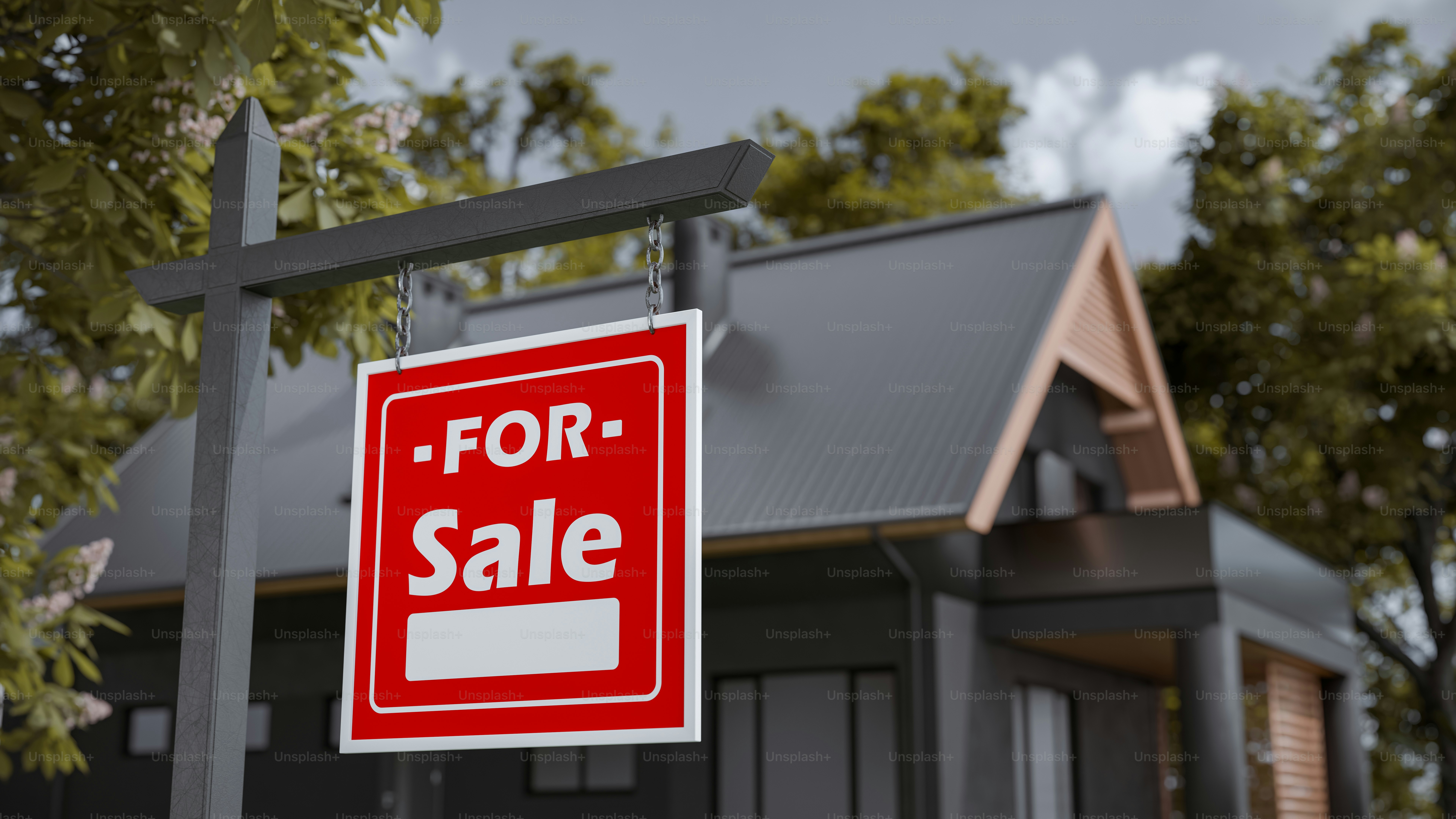 현대식 주택 앞 매물 간판