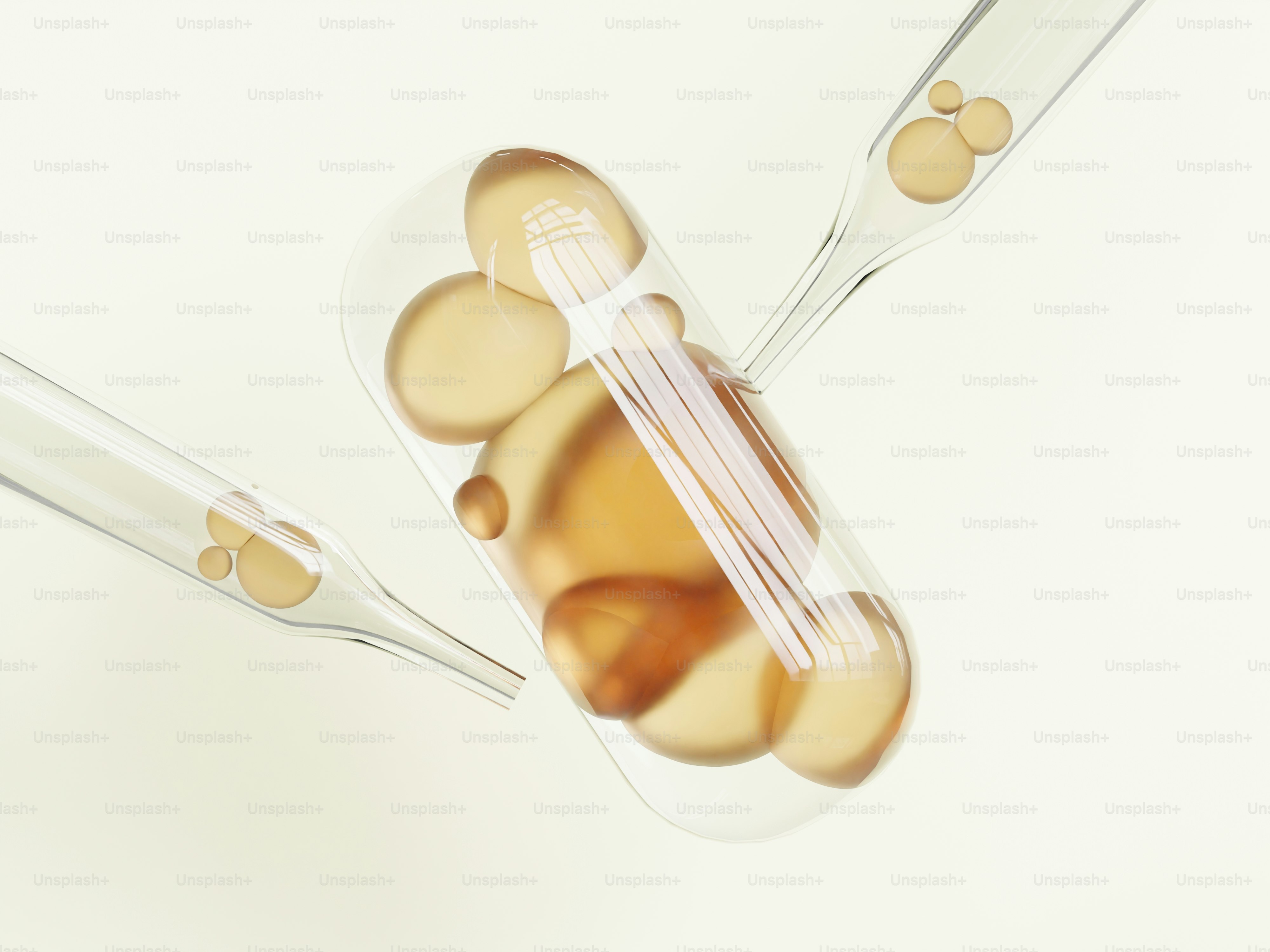 ピペットが黄金色の液体をカプセルに供給する