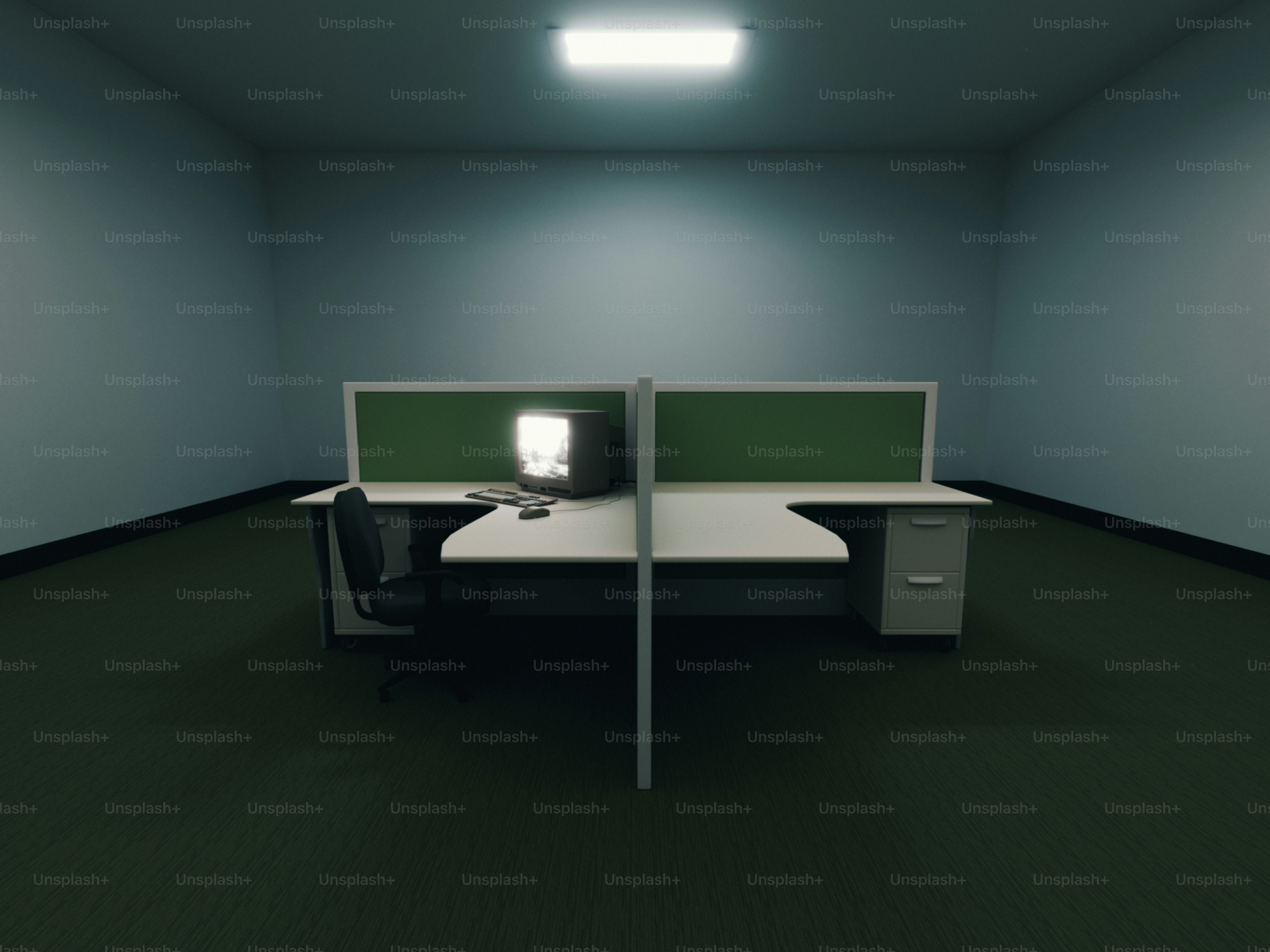 Bilik kantor kosong dengan televisi yang dinyalakan