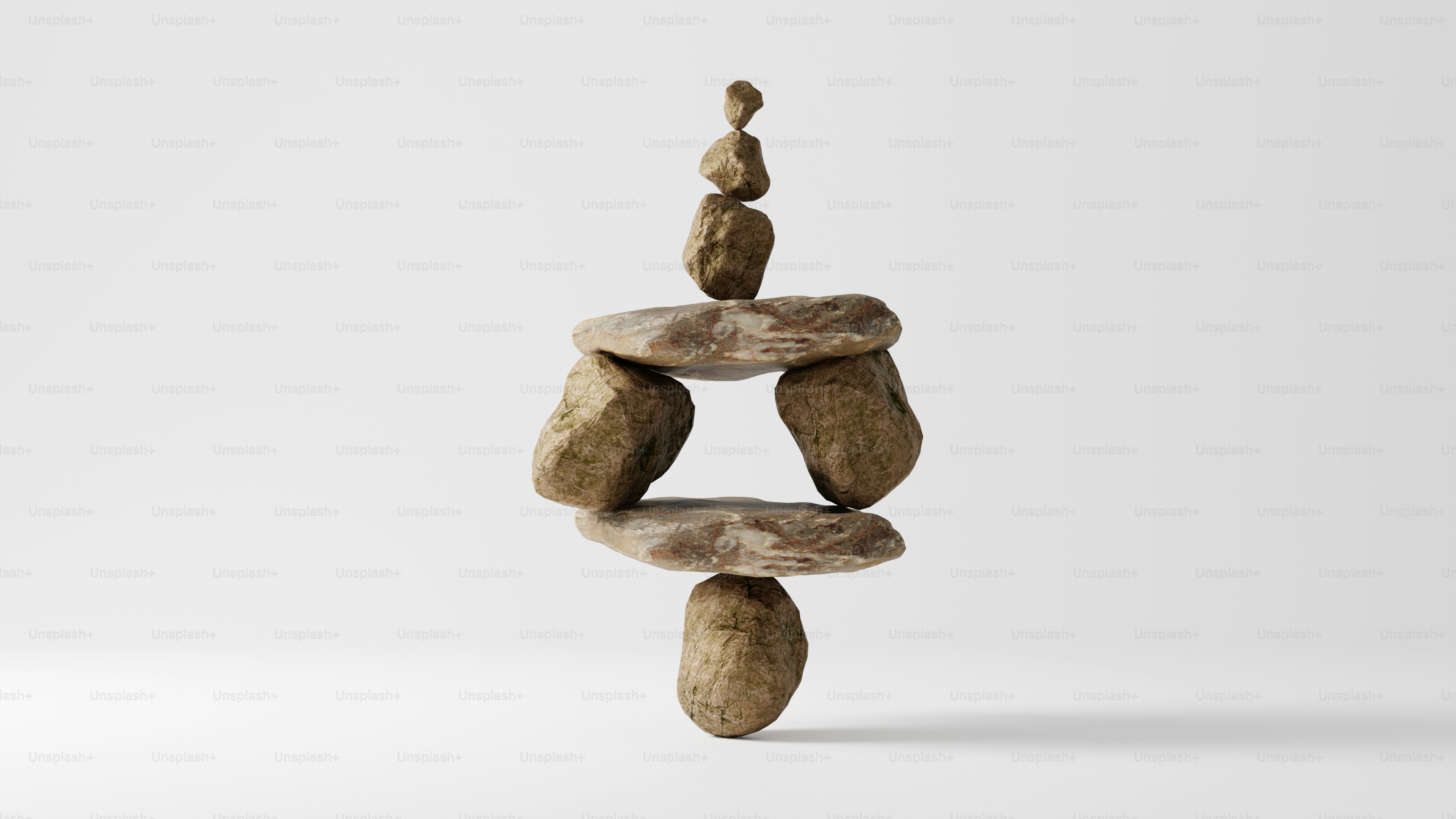 Des pierres empilées dans une sculpture abstraite et équilibrée