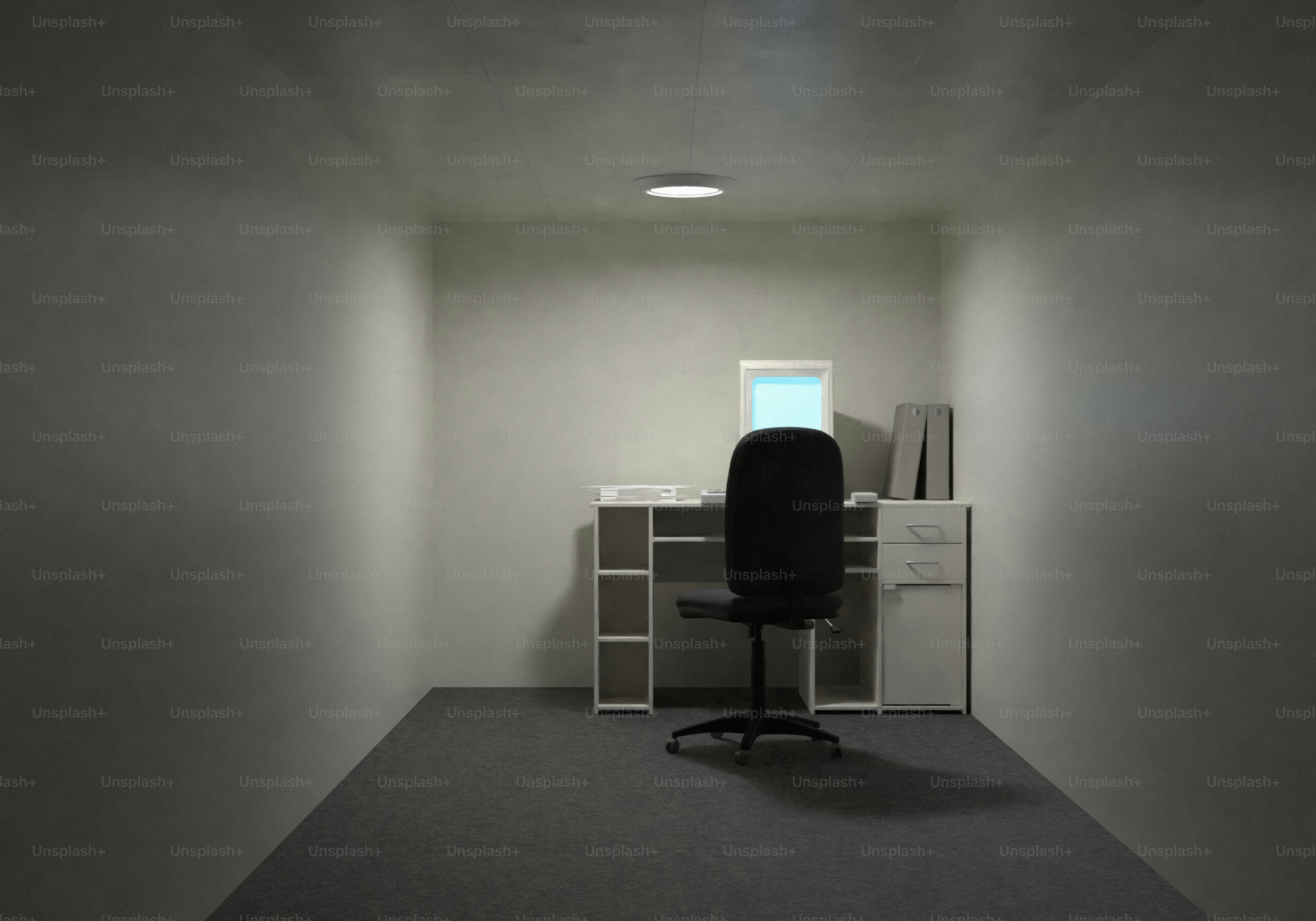 컴퓨터와 의자가 놓인 미니멀리스트 사무용 책상.