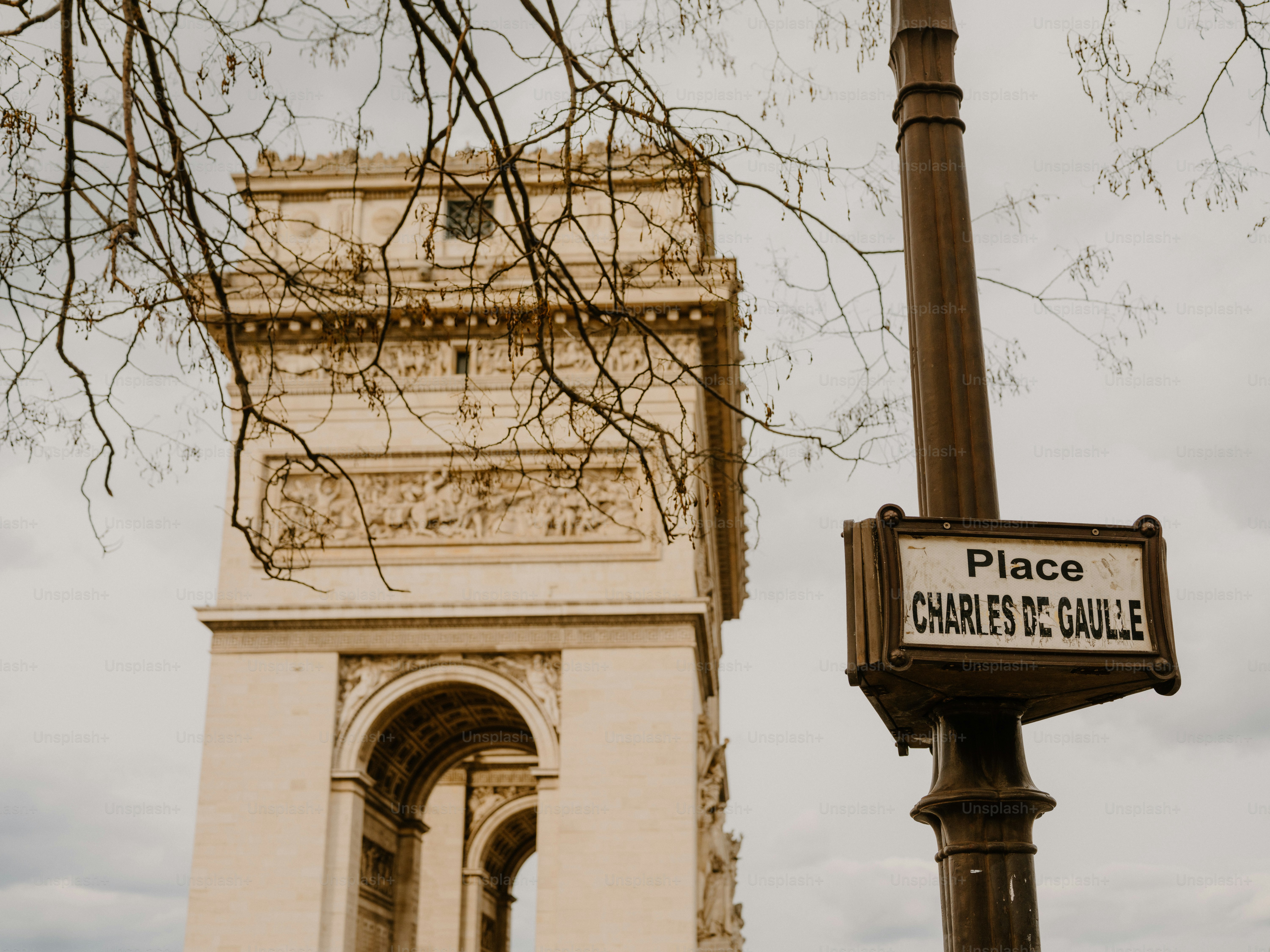 Arc de triomphe and place charles de gaulle sign