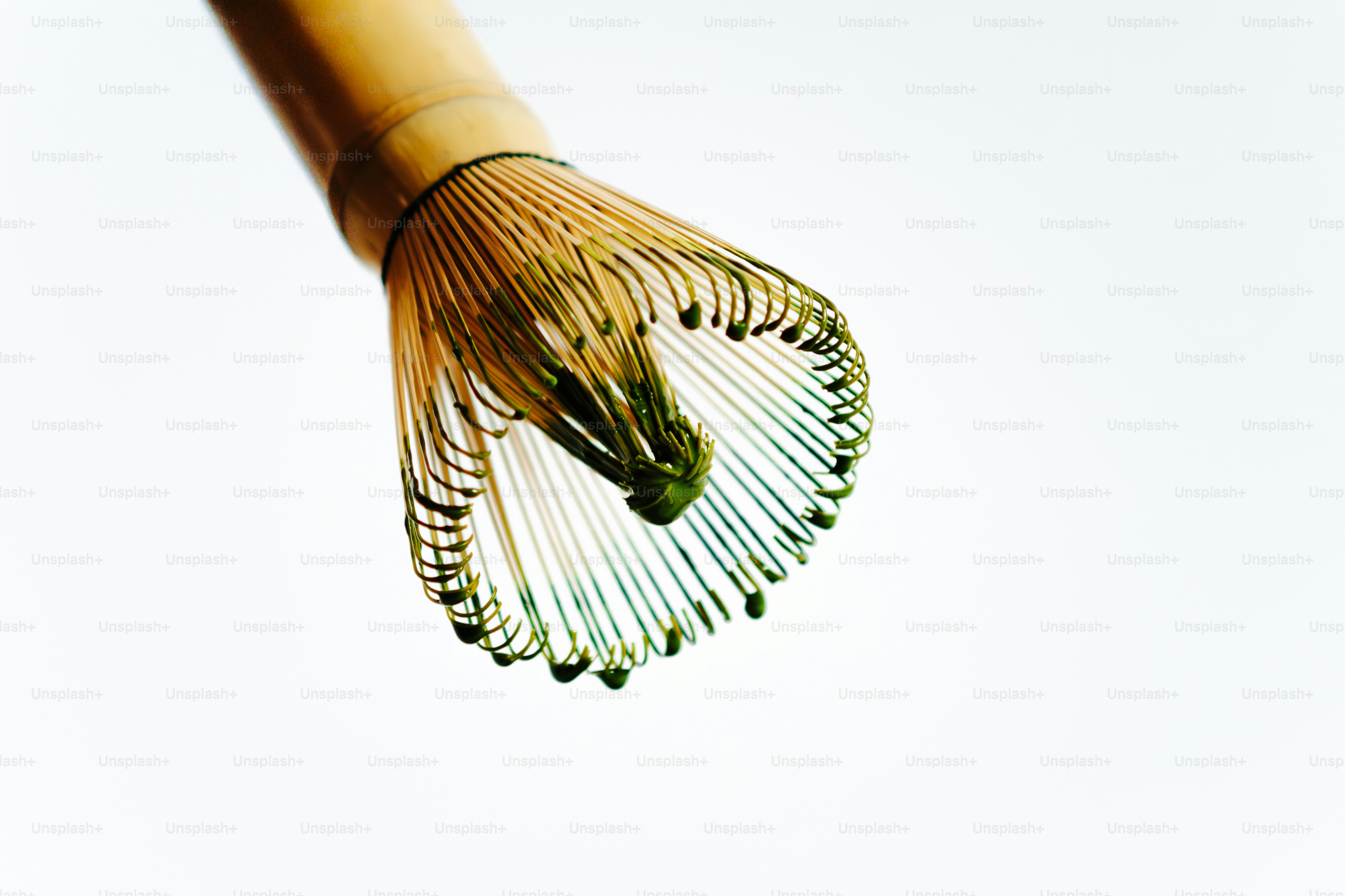 Fouet en bambou avec poudre de matcha vert