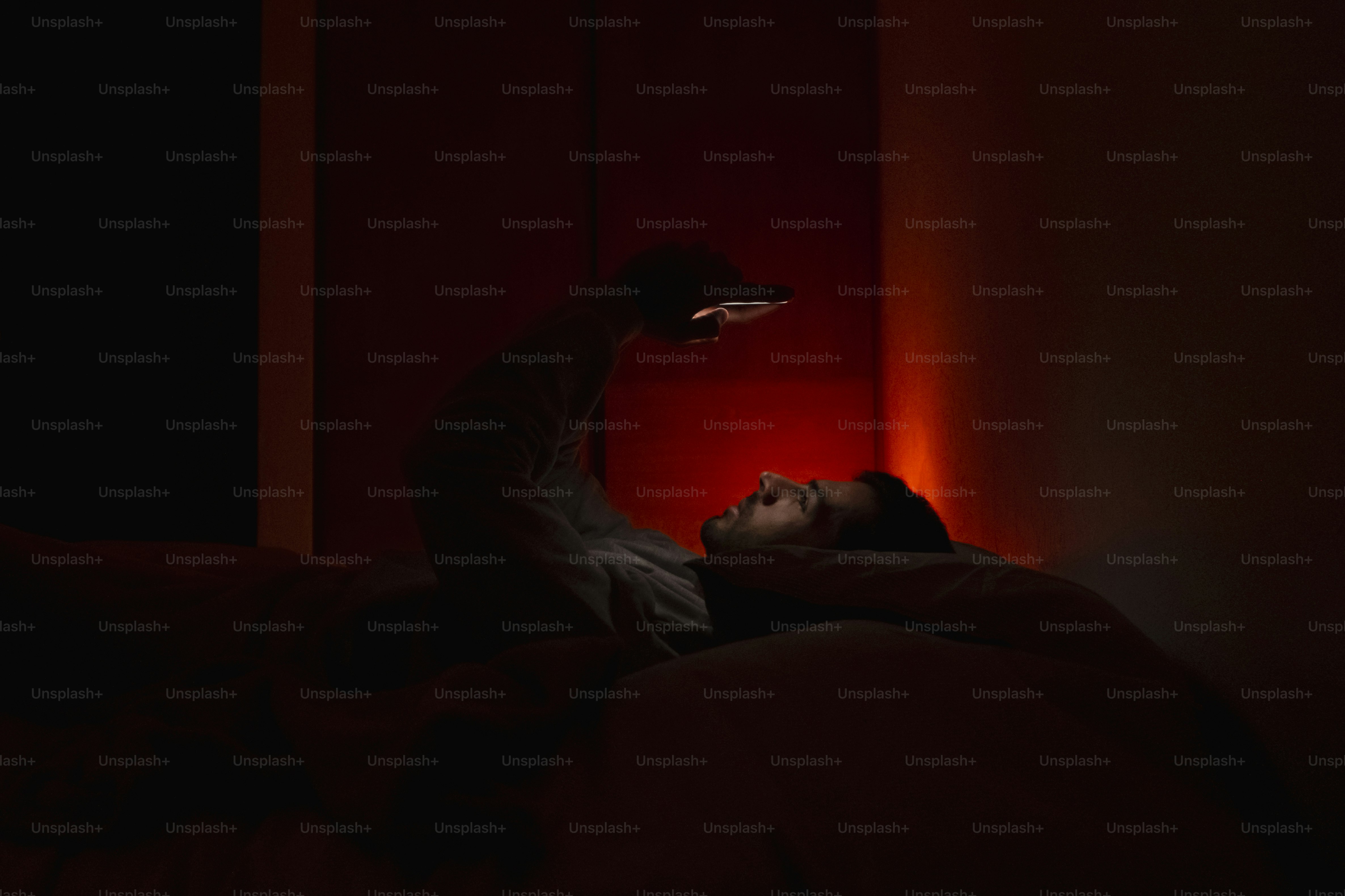 Man looking at phone screen in dark room photo – Tech Image on Unsplash