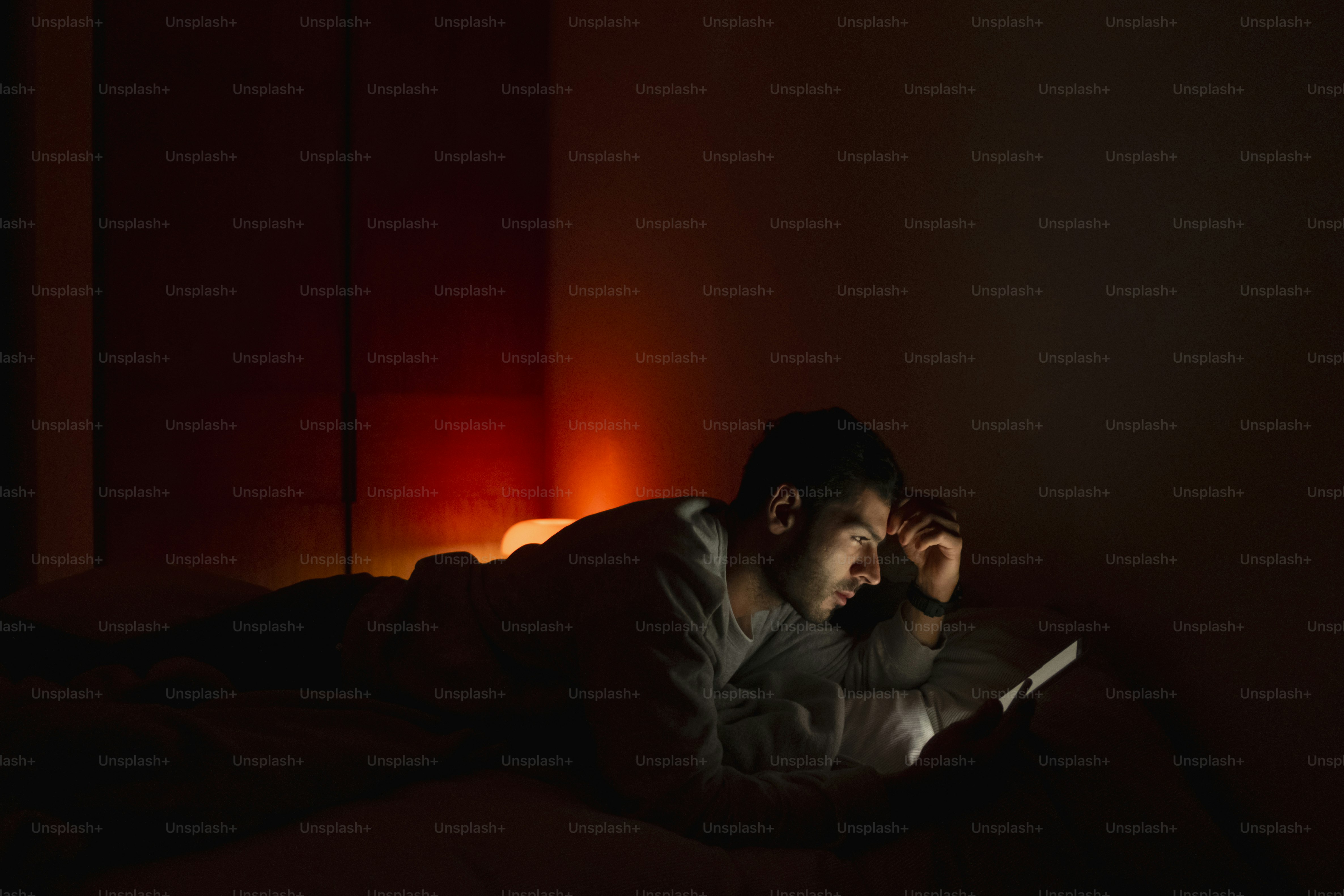 Man looking at phone screen in dark room photo – Tech Image on Unsplash