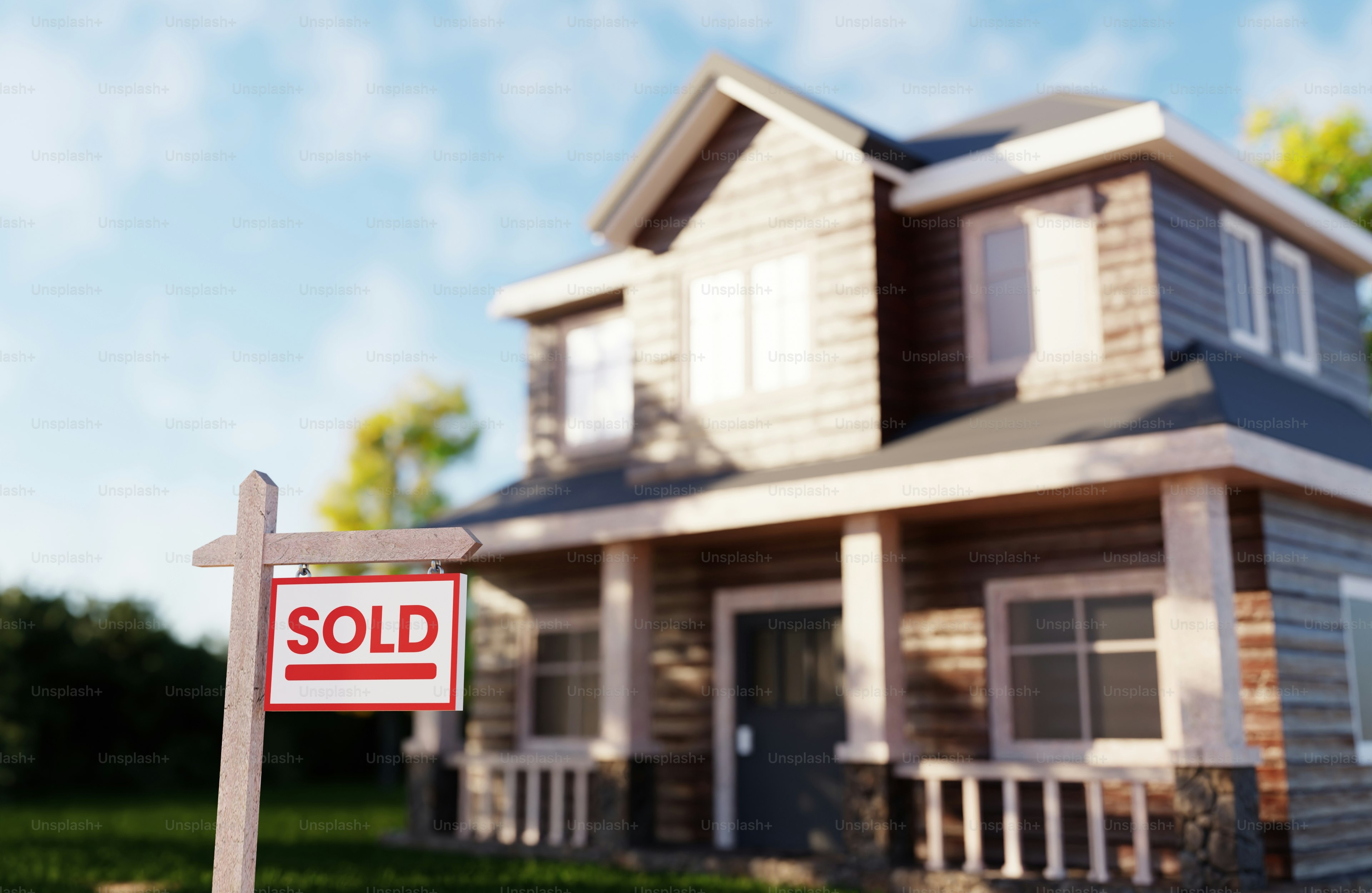 앞에 판매 간판이 붙은 집.