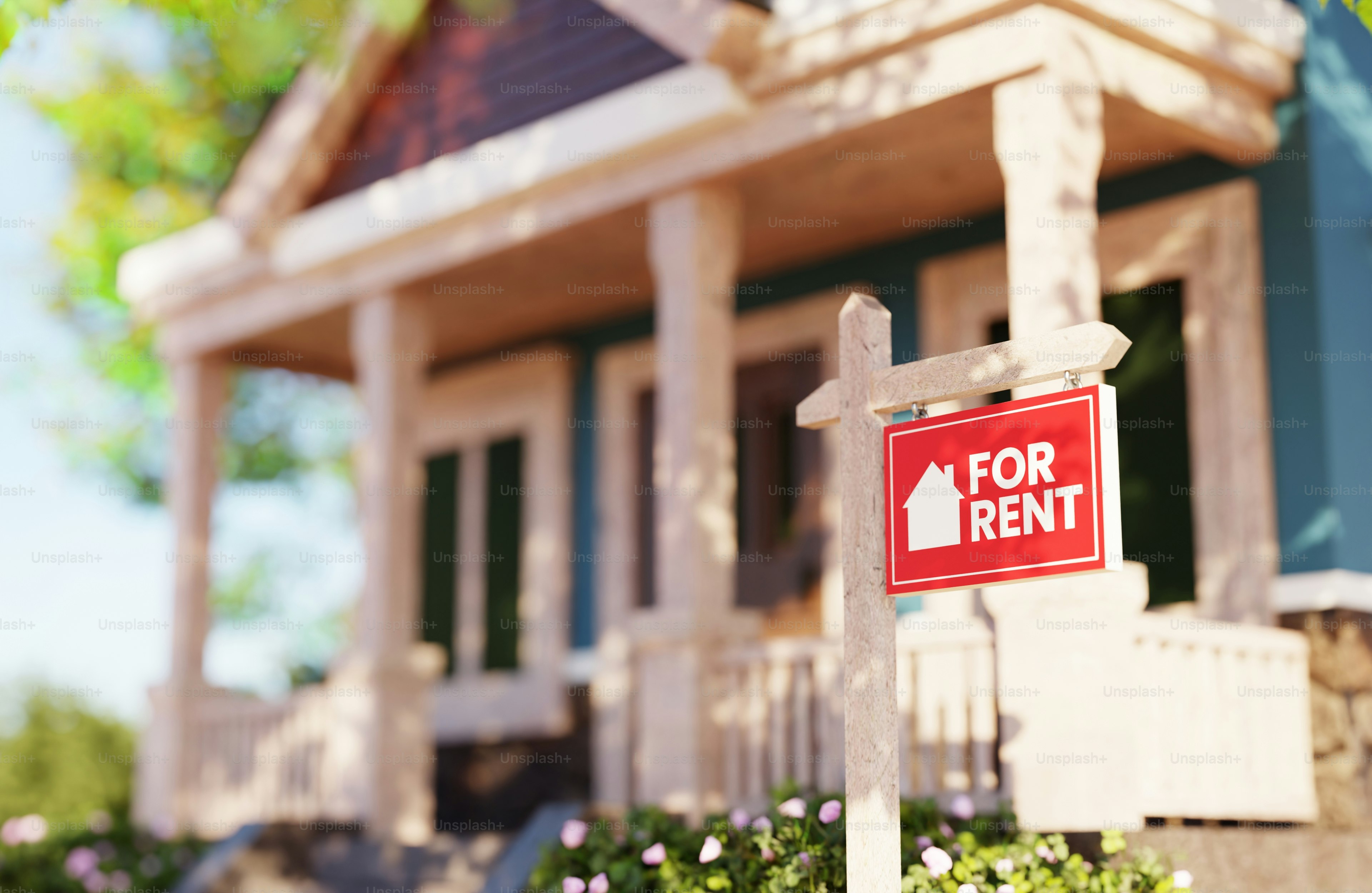 앞에 '임대' 간판이 붙은 집.