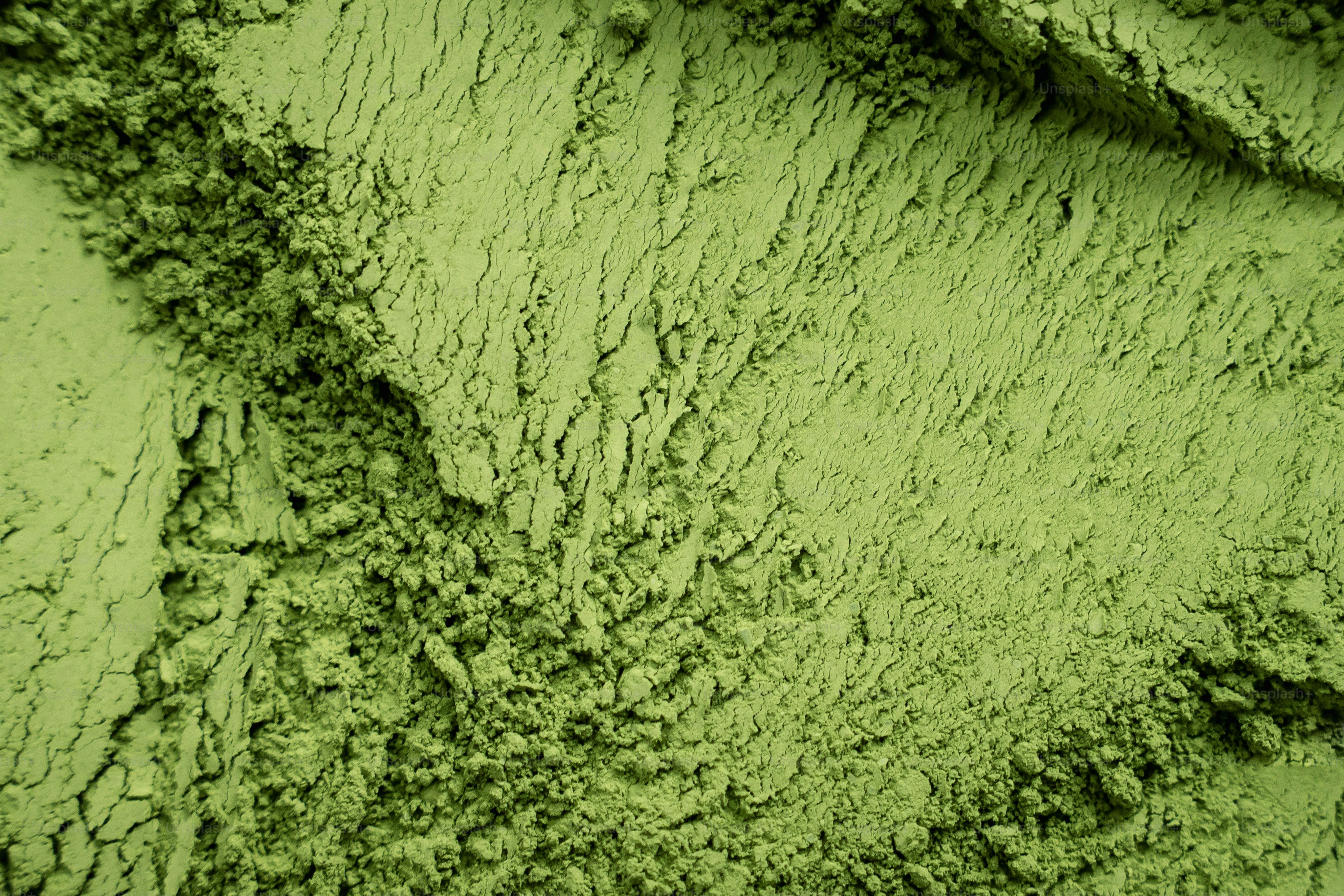 질감이 있는 표면을 가진 녹색 가루의 클로즈업