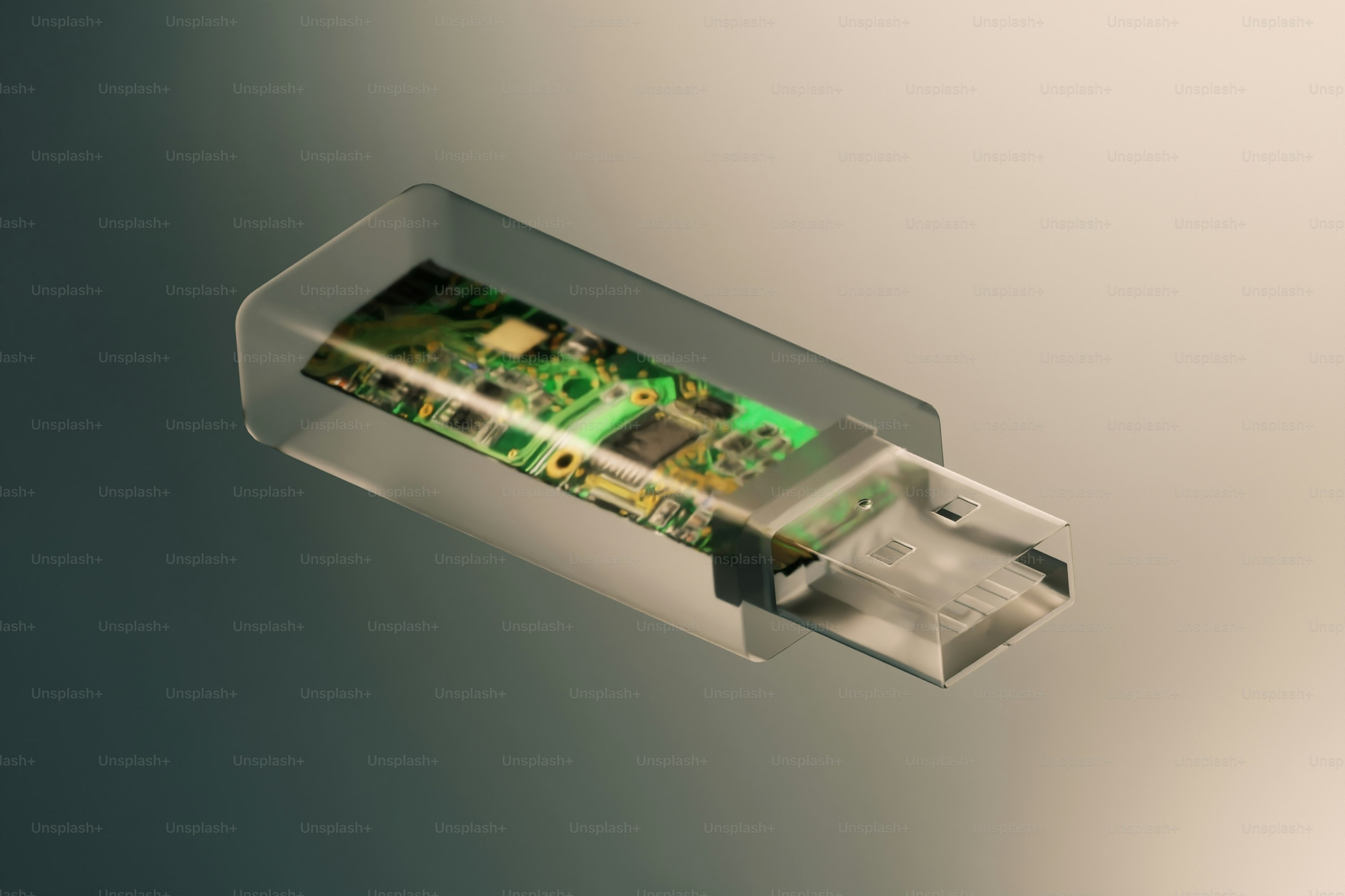 Unidade USB transparente com placa de circuito visível por dentro