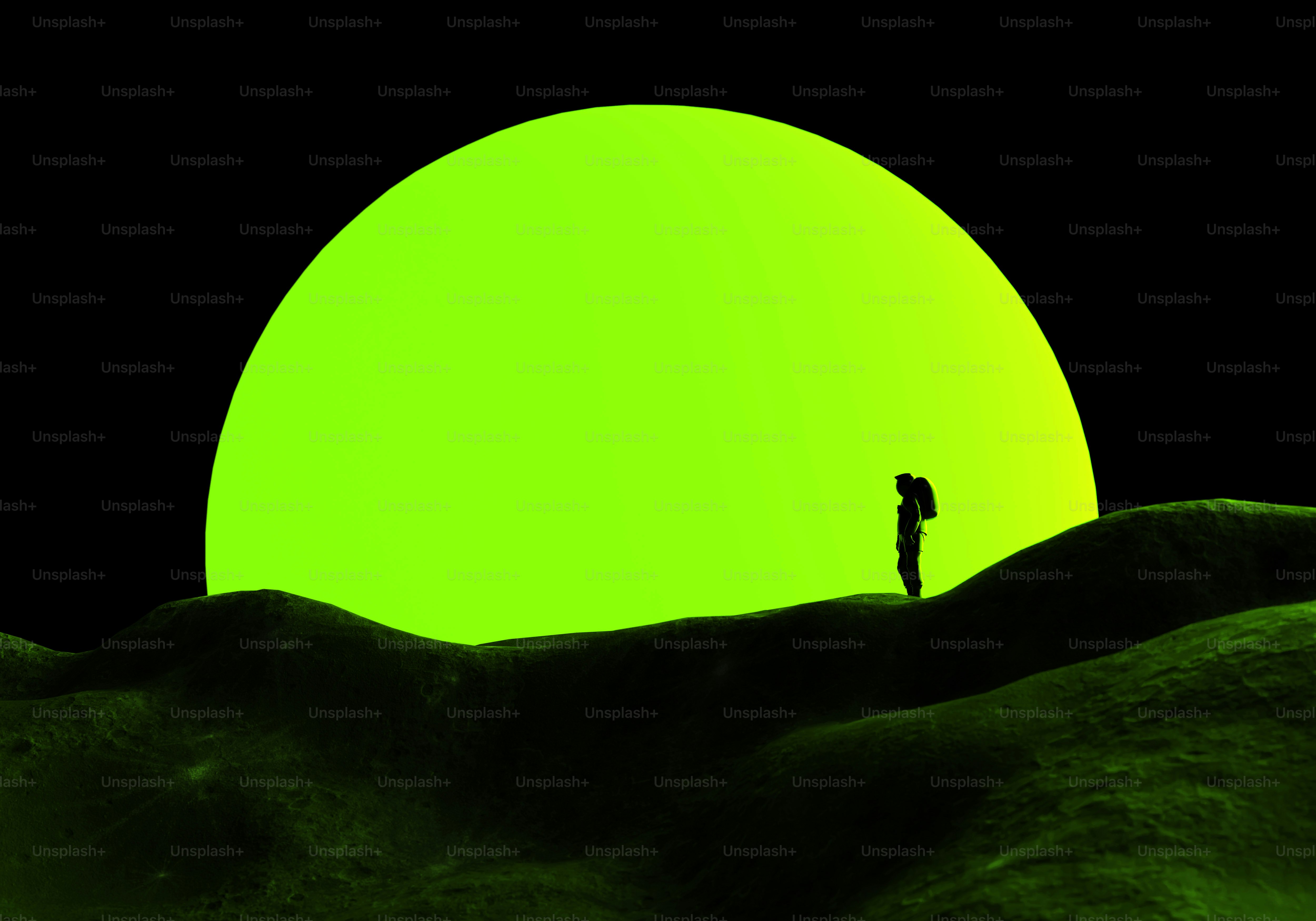 Siluet seseorang melawan bulan hijau besar.