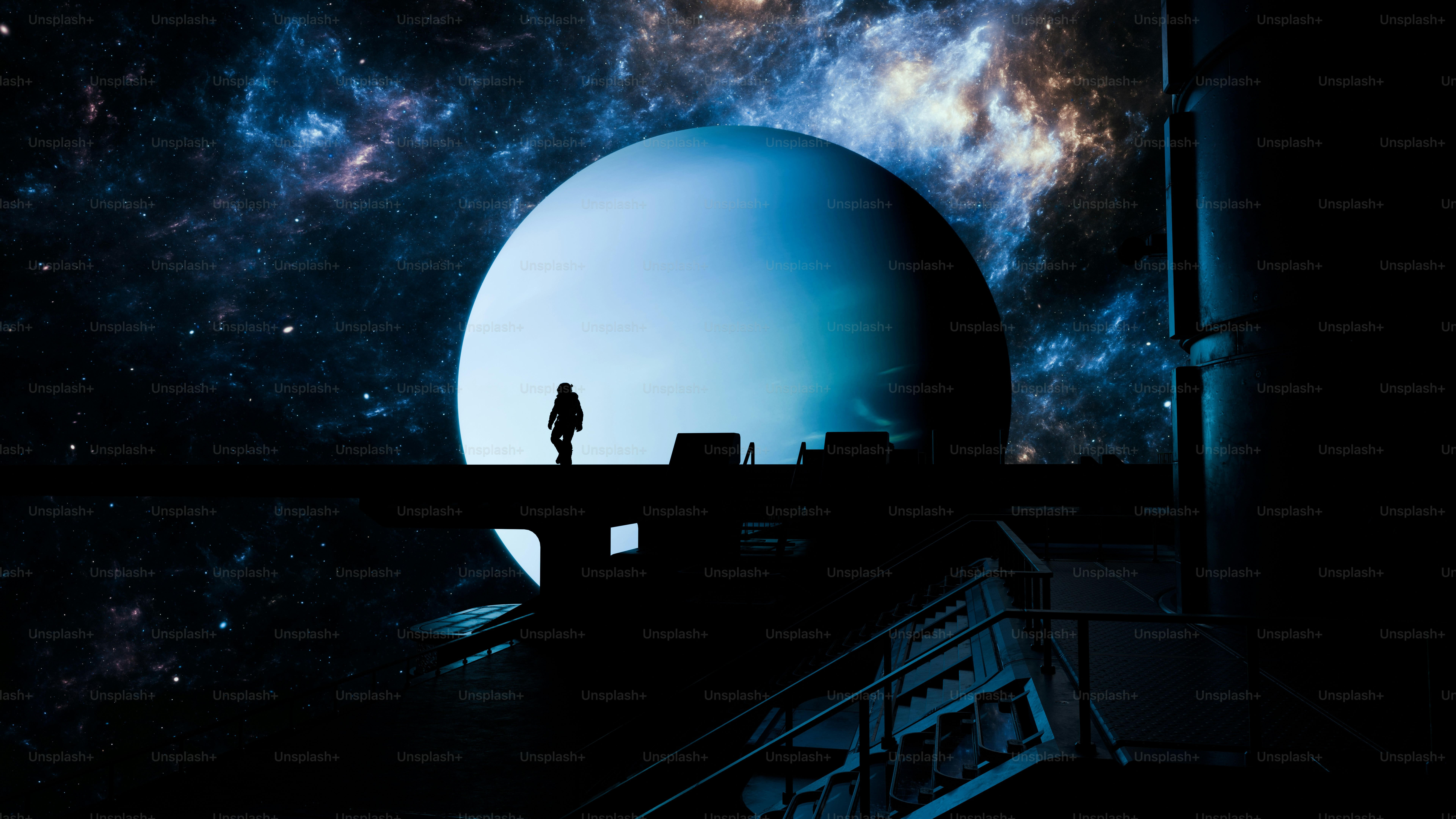 Una figura solitaria se encuentra ante un planeta gigante en el espacio.