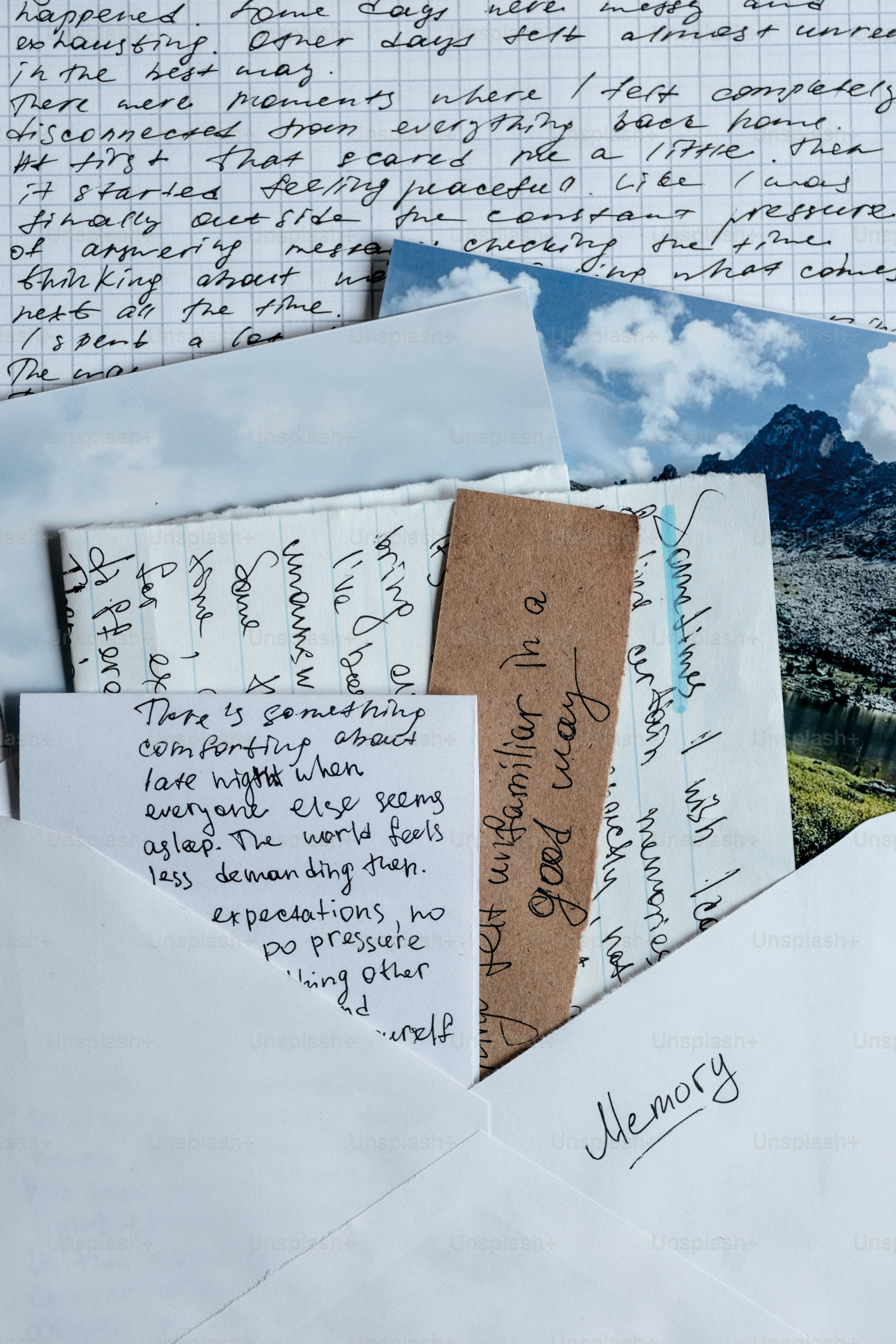 Vieilles lettres manuscrites, notes et photos avec un