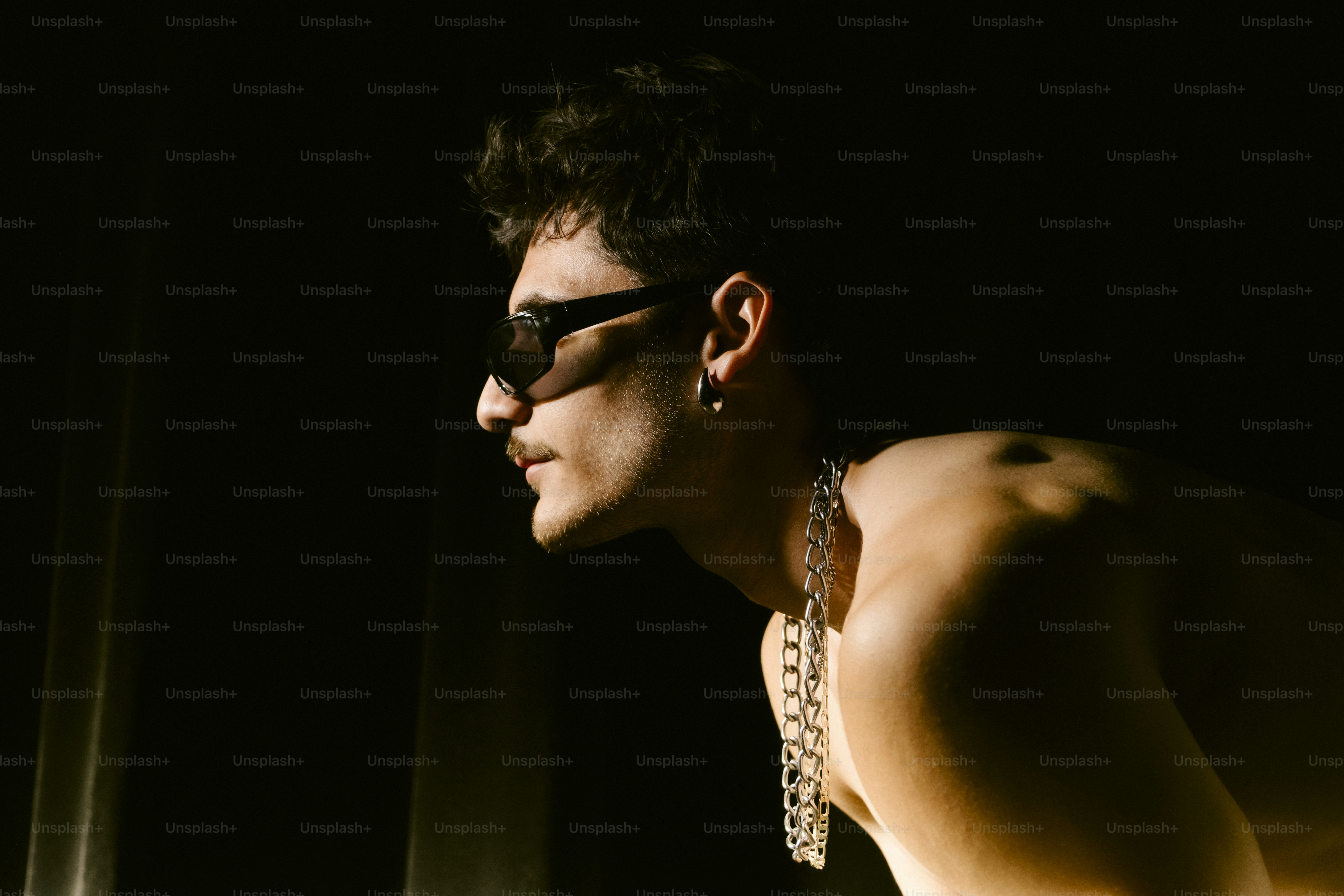 Man with sunglasses and chain in profile