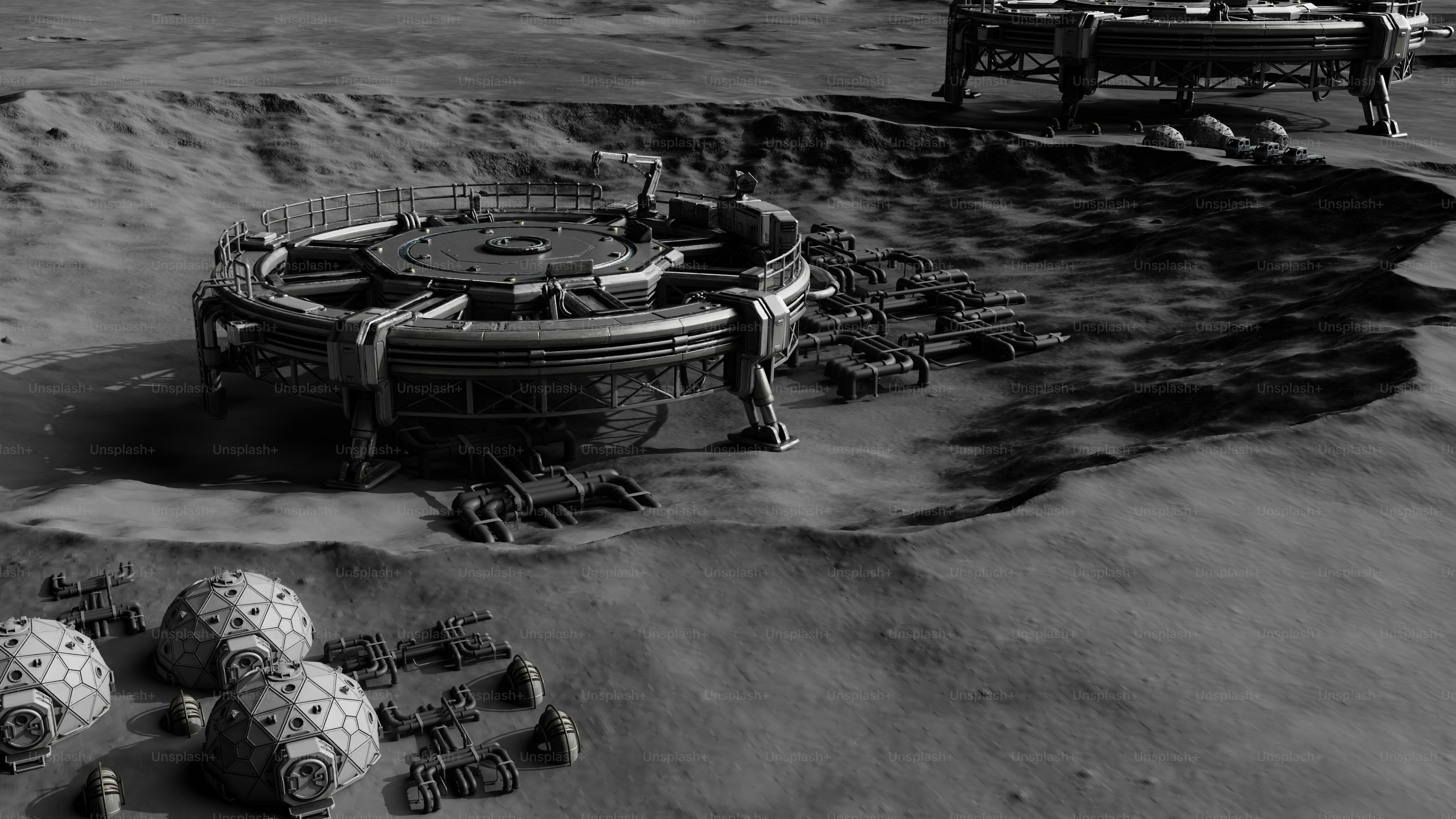 Vista em tons de cinza de uma base futurista em um planeta alienígena.