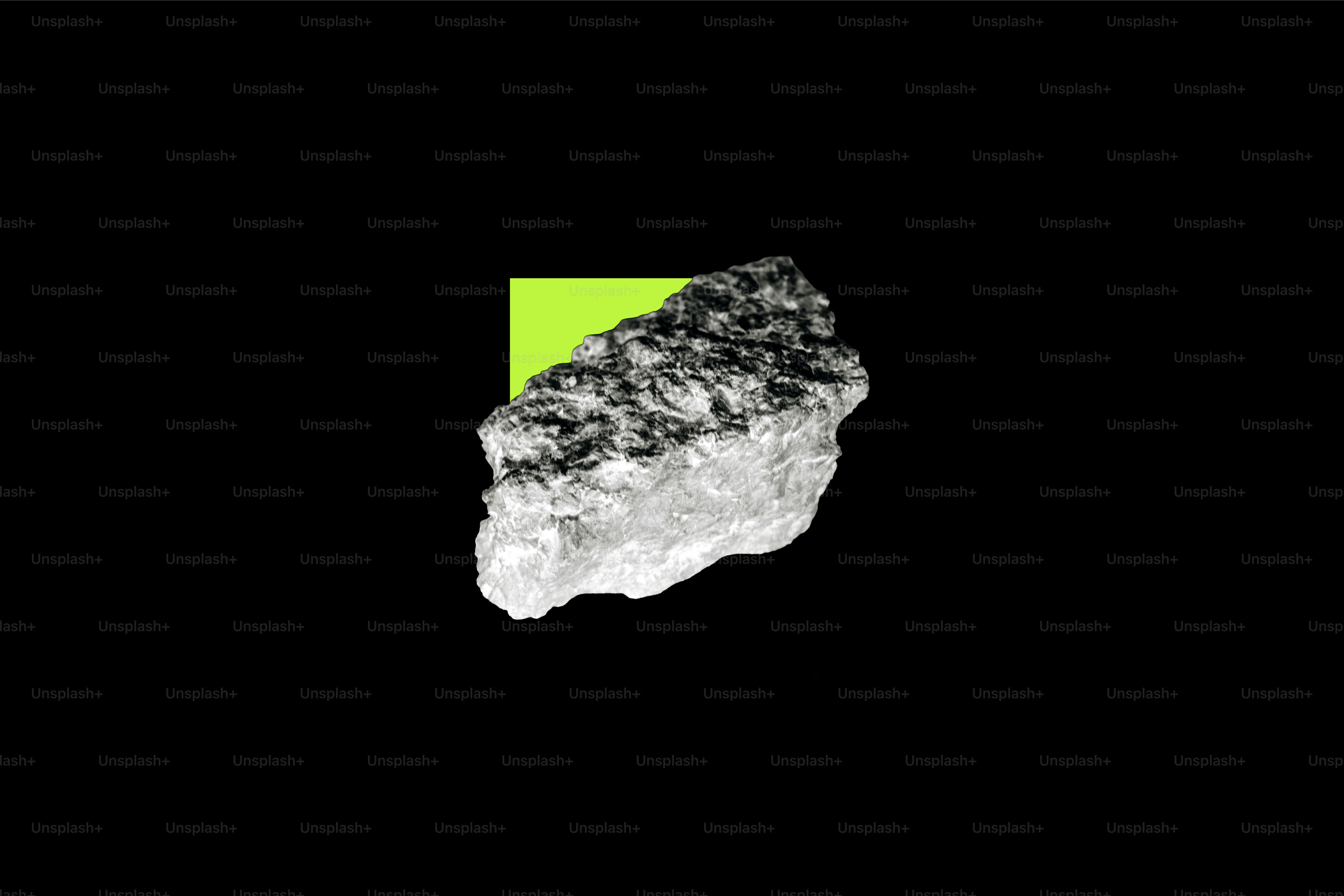 Frammento di roccia testurizzato con quadrato verde su sfondo nero