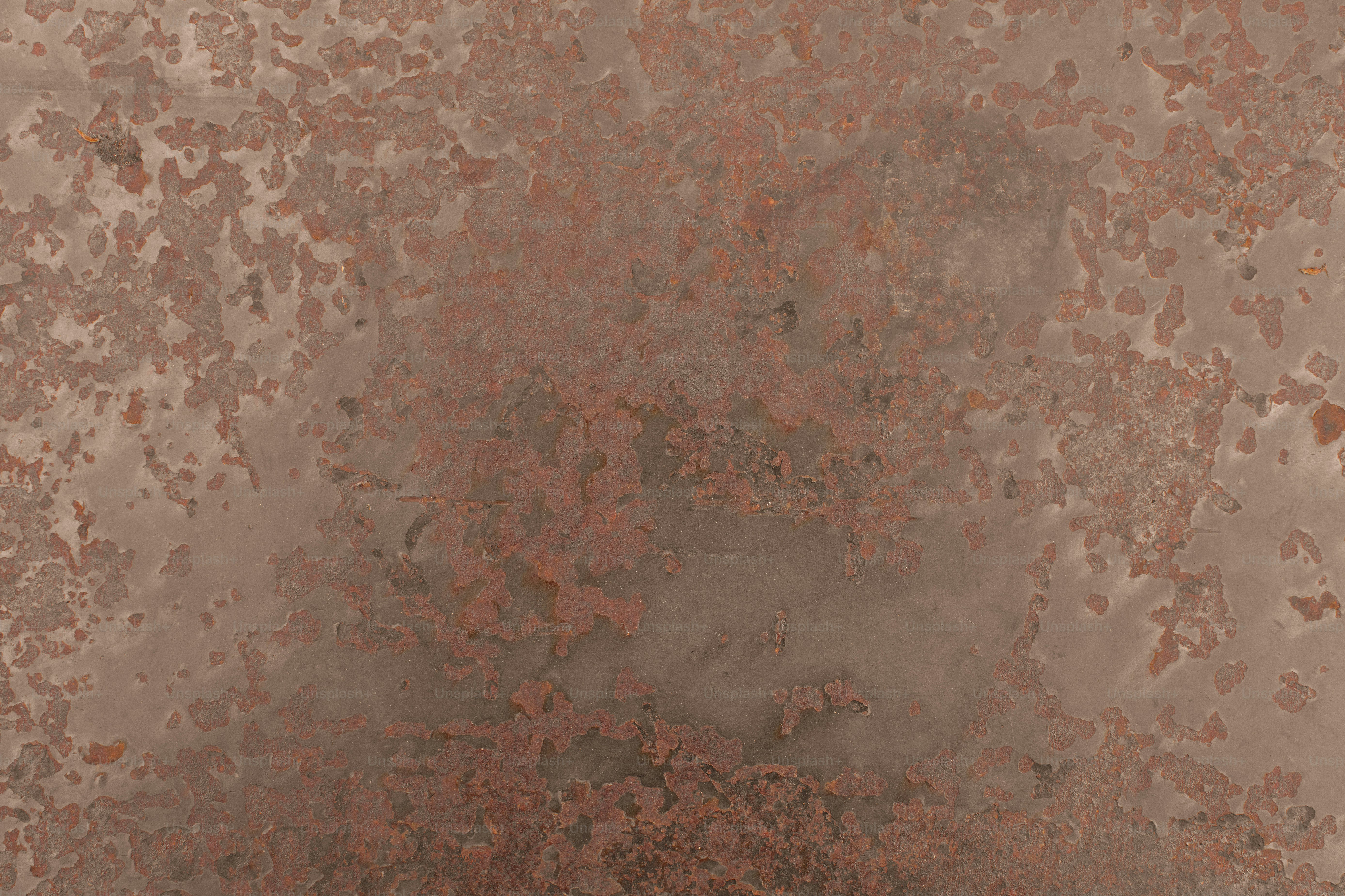 Permukaan bertekstur coklat kemerahan dengan pola alami.