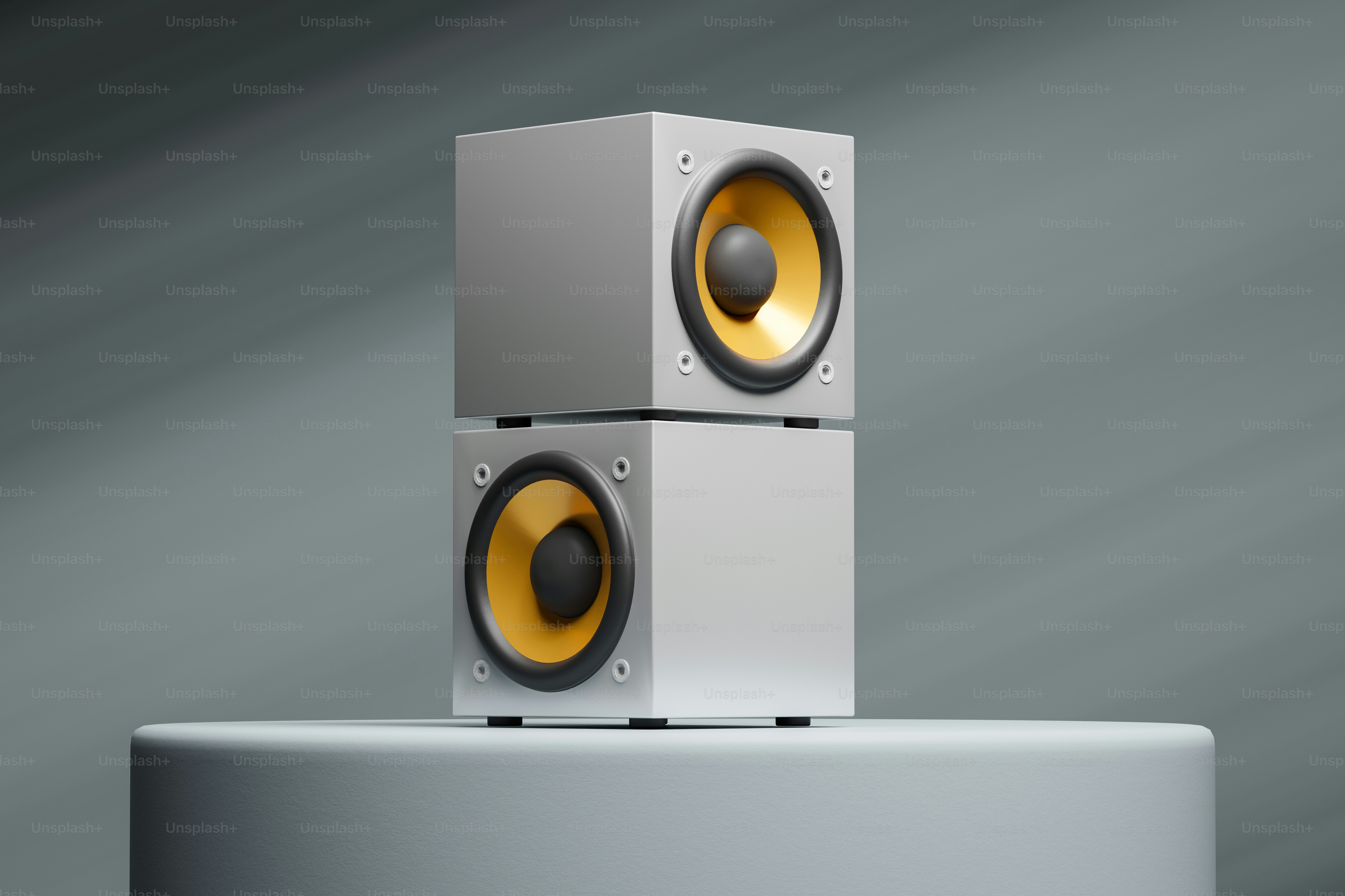 Why Do Professional Bassists Combine Different Cabinet Sizes?