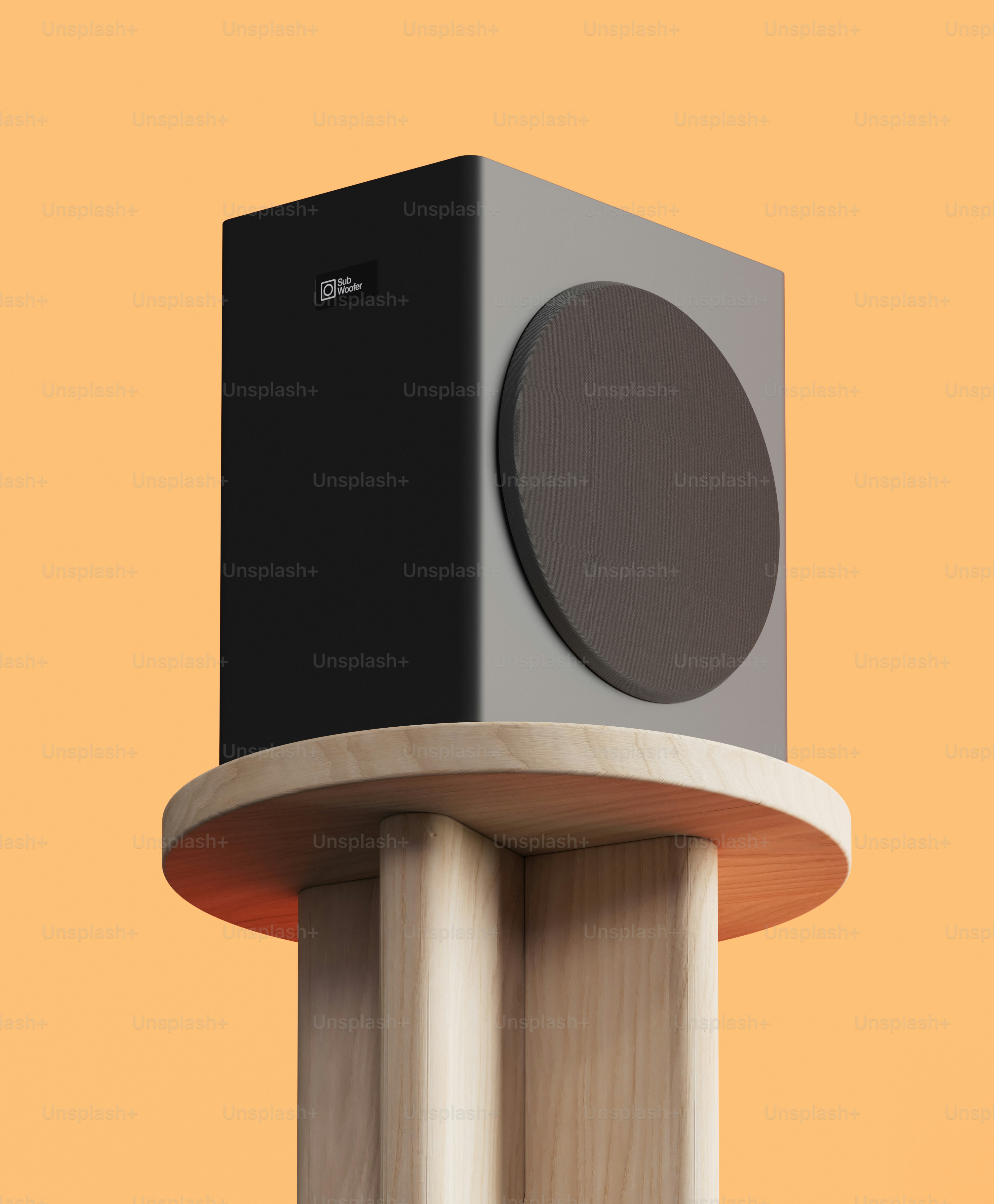 Haut-parleur moderne gris foncé sur un piédestal en bois.